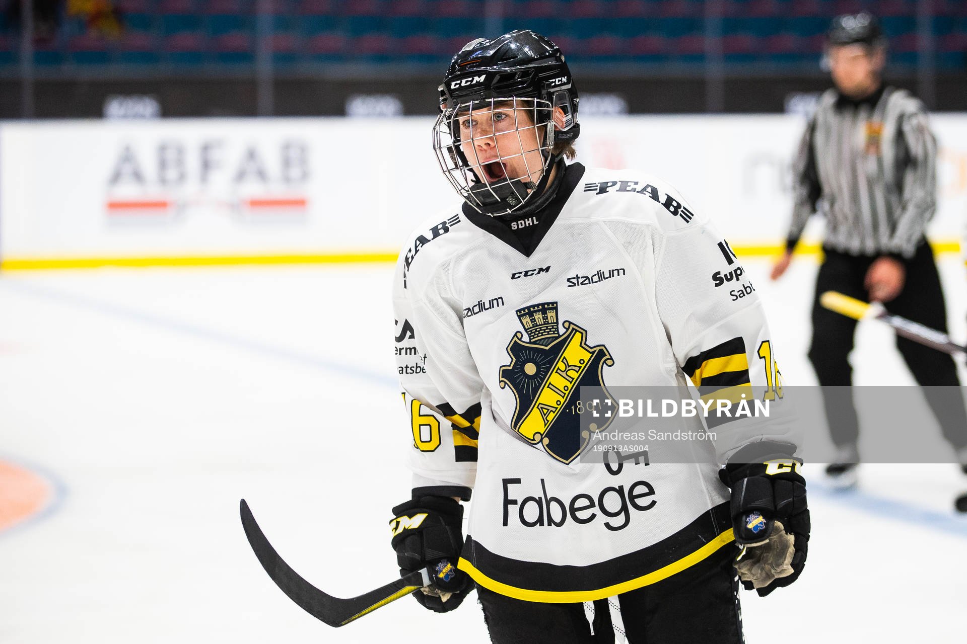 s Lisa Johansson jublar