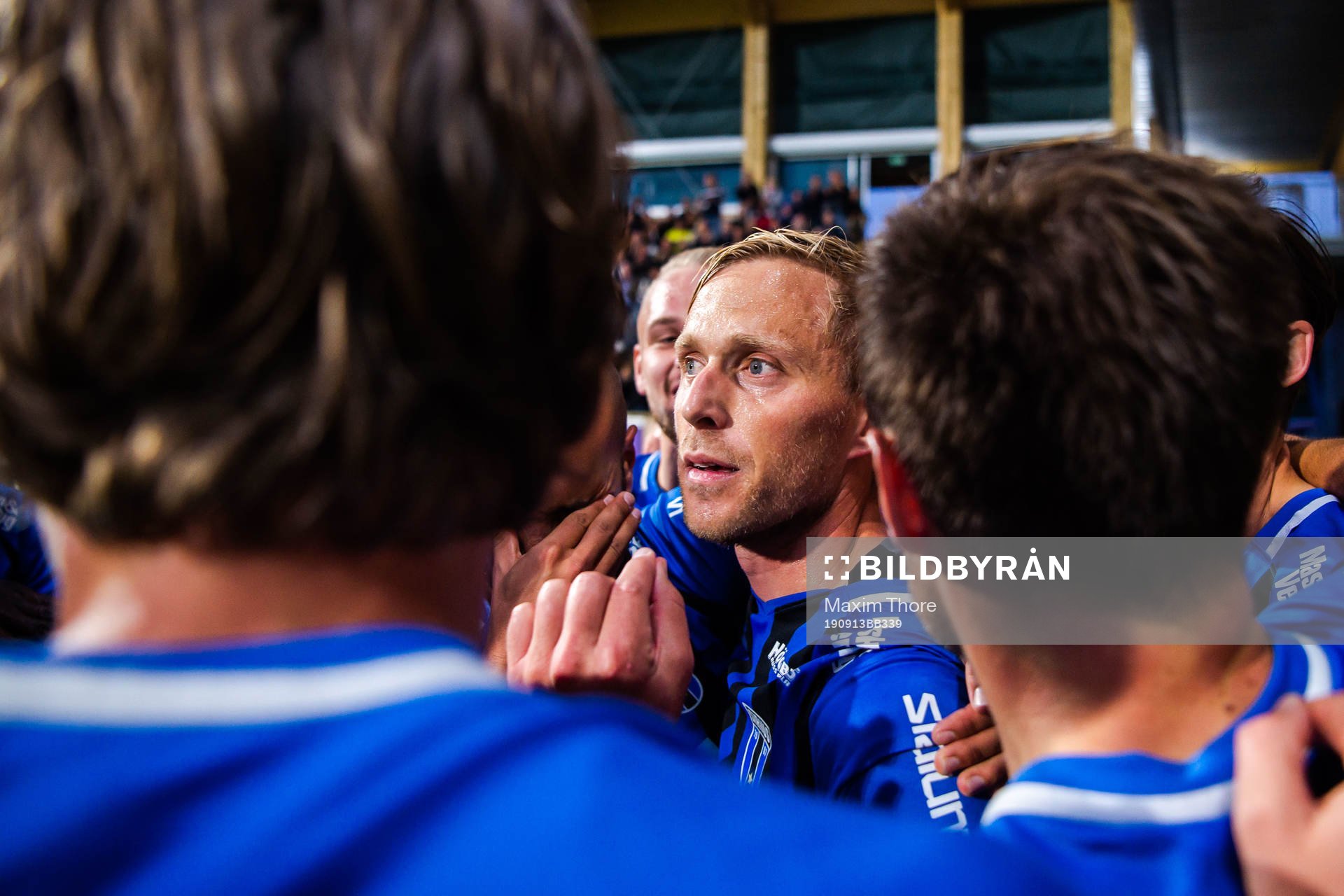 Sirius Christer Gustafsson jublar med lagkamrater