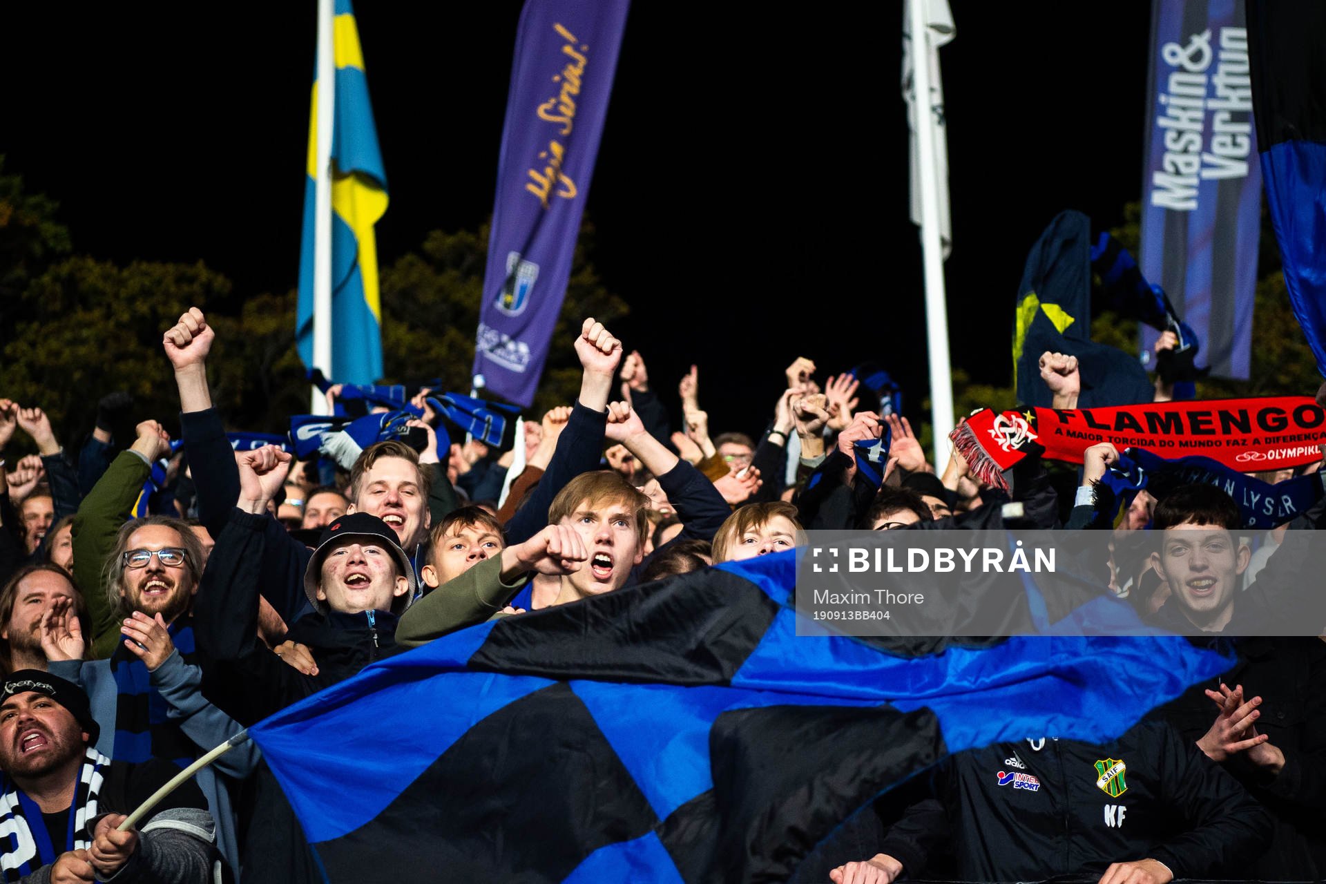 Sirius supportrar jublar