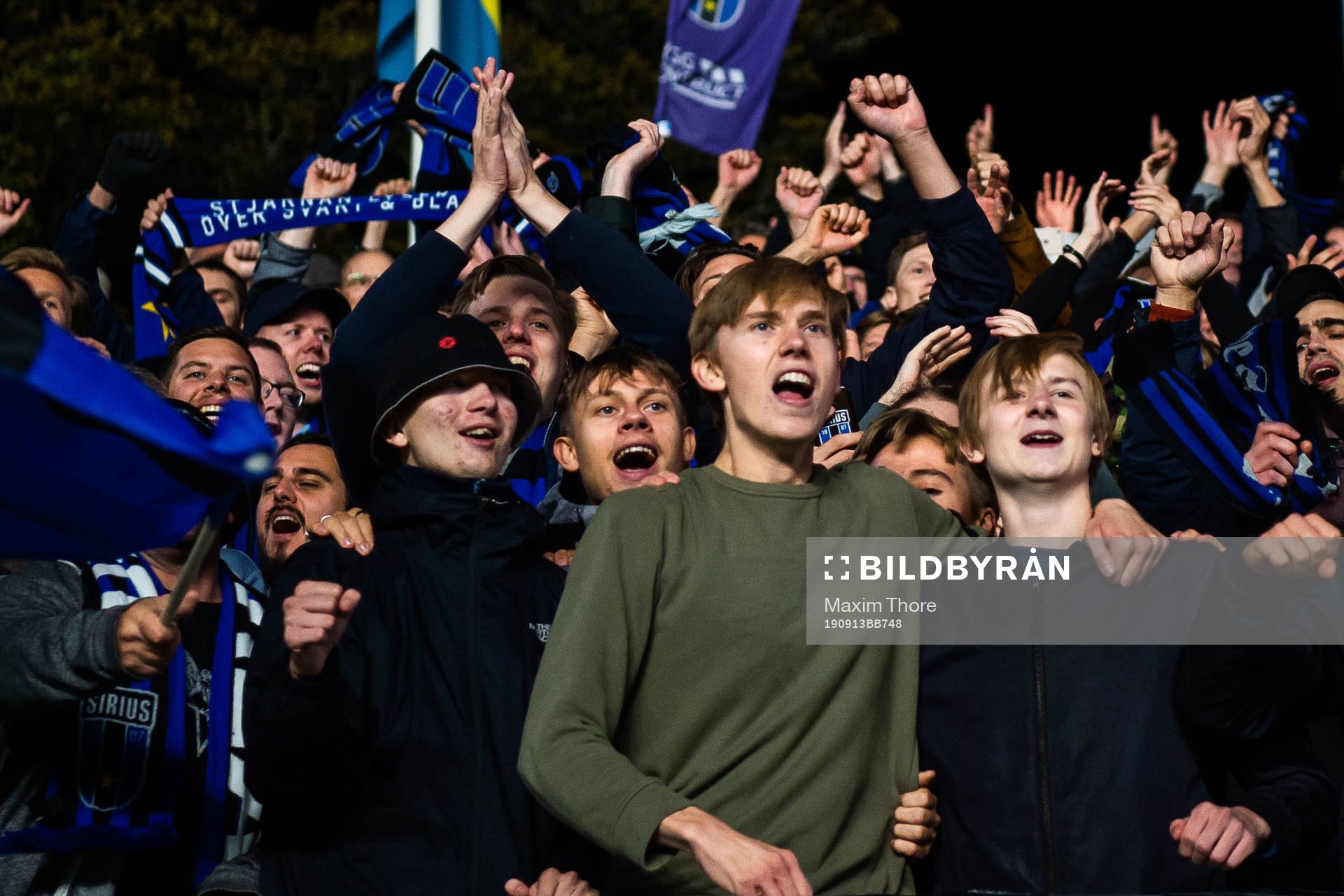 Sirius supportrar jublar