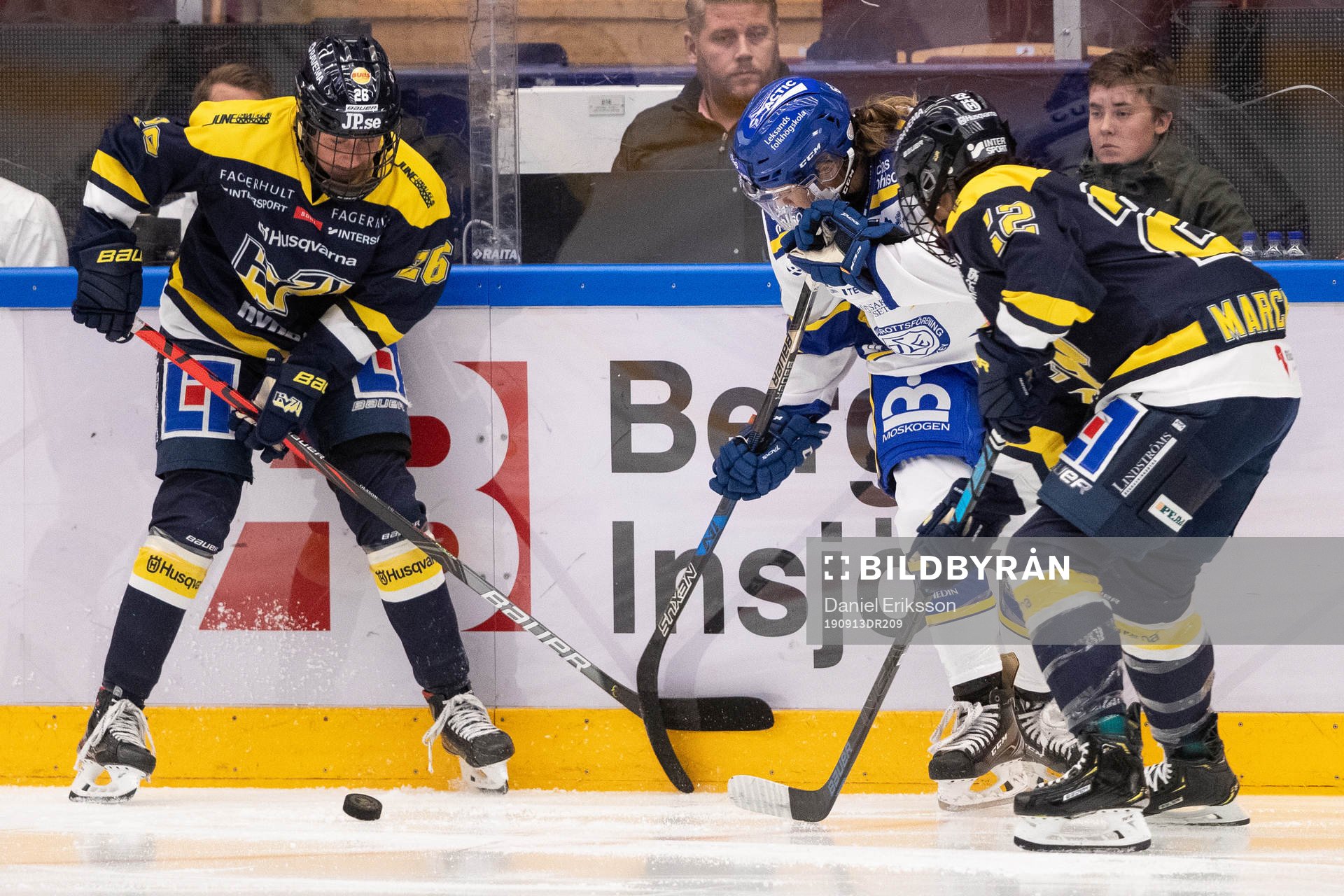 s Hanna Olsson och Leksands Emma Woods och HV71:s Kennedy