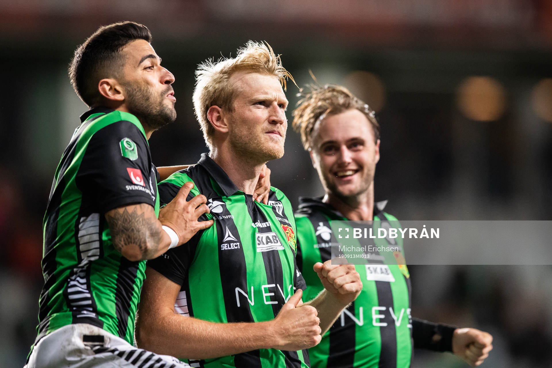 GAIS Carl Elfgren Nyström (mitten) jublar med lagkamrater