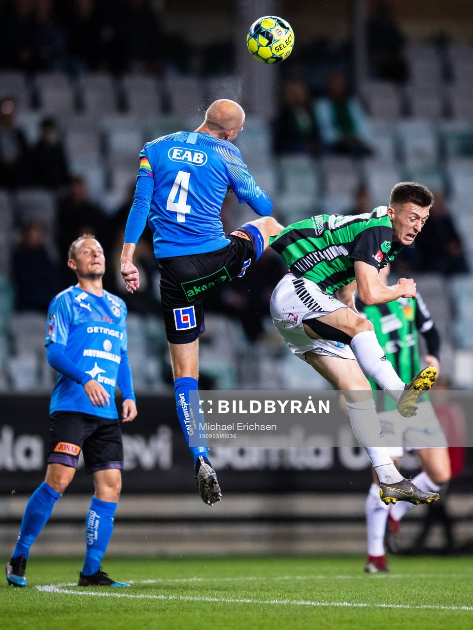 Halmstads Andreas Johansson i nickduell med GAIS Leonard