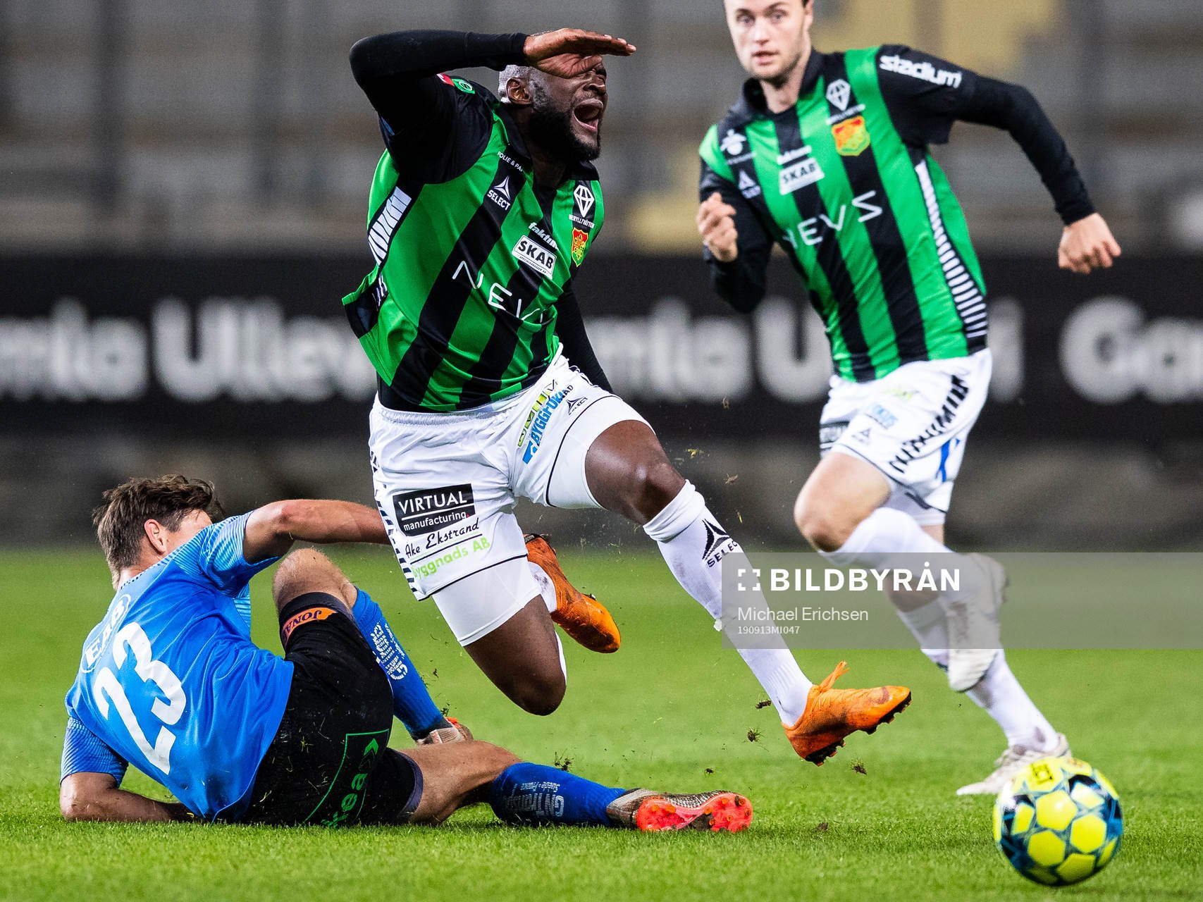 Halmstads Dusan Djuric fäller GAIS Boris Lumbana