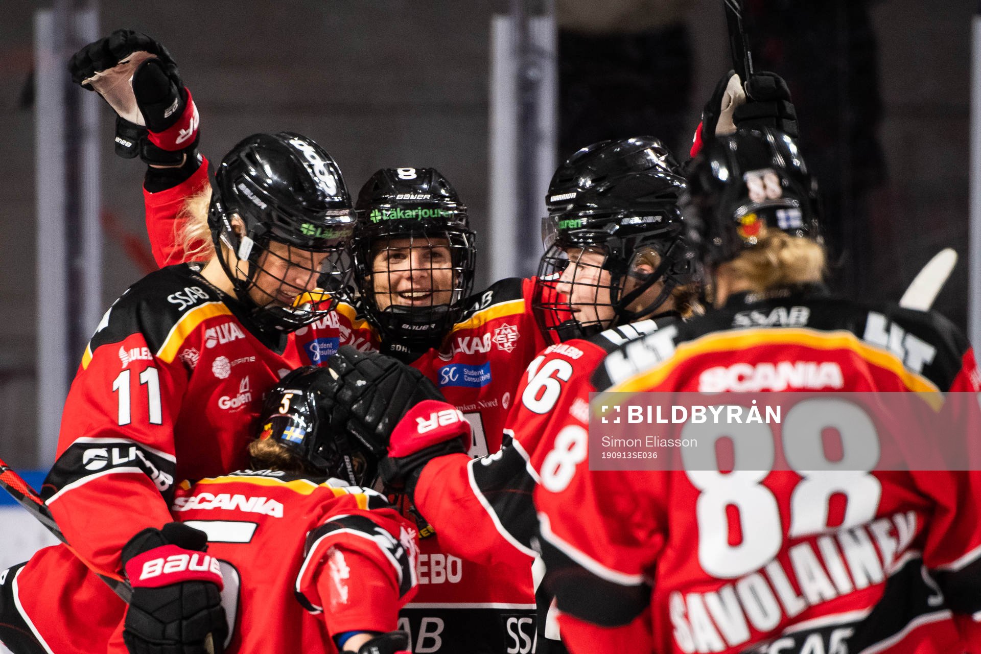 Luleås Johanna Fällman jublar med lagkamrater