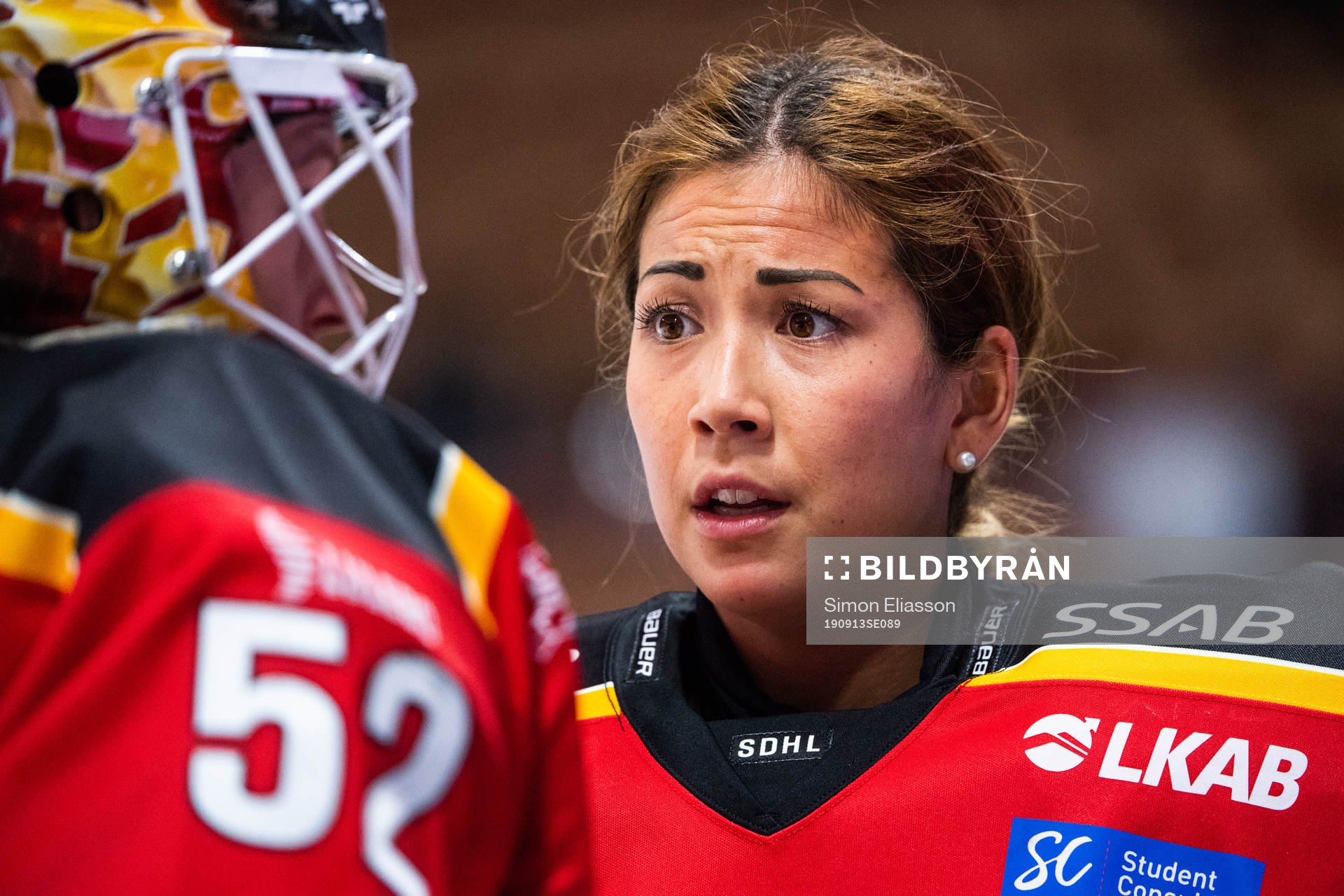 Luleås målvakt Sara Grahn (t.v.) och Luleås målvakt