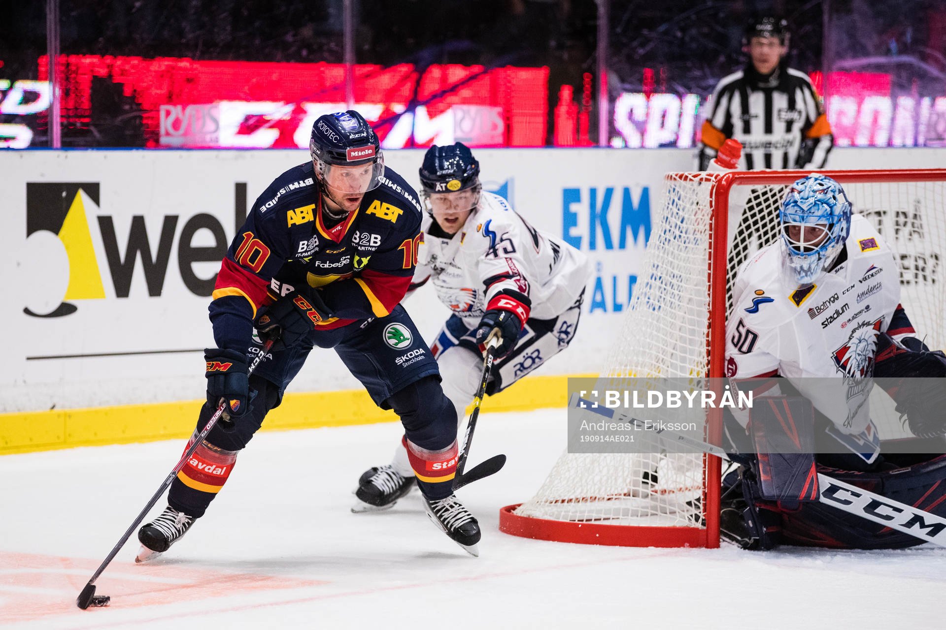 Djurgårdens Niclas Bergfors utmanar Linköpings målvakt