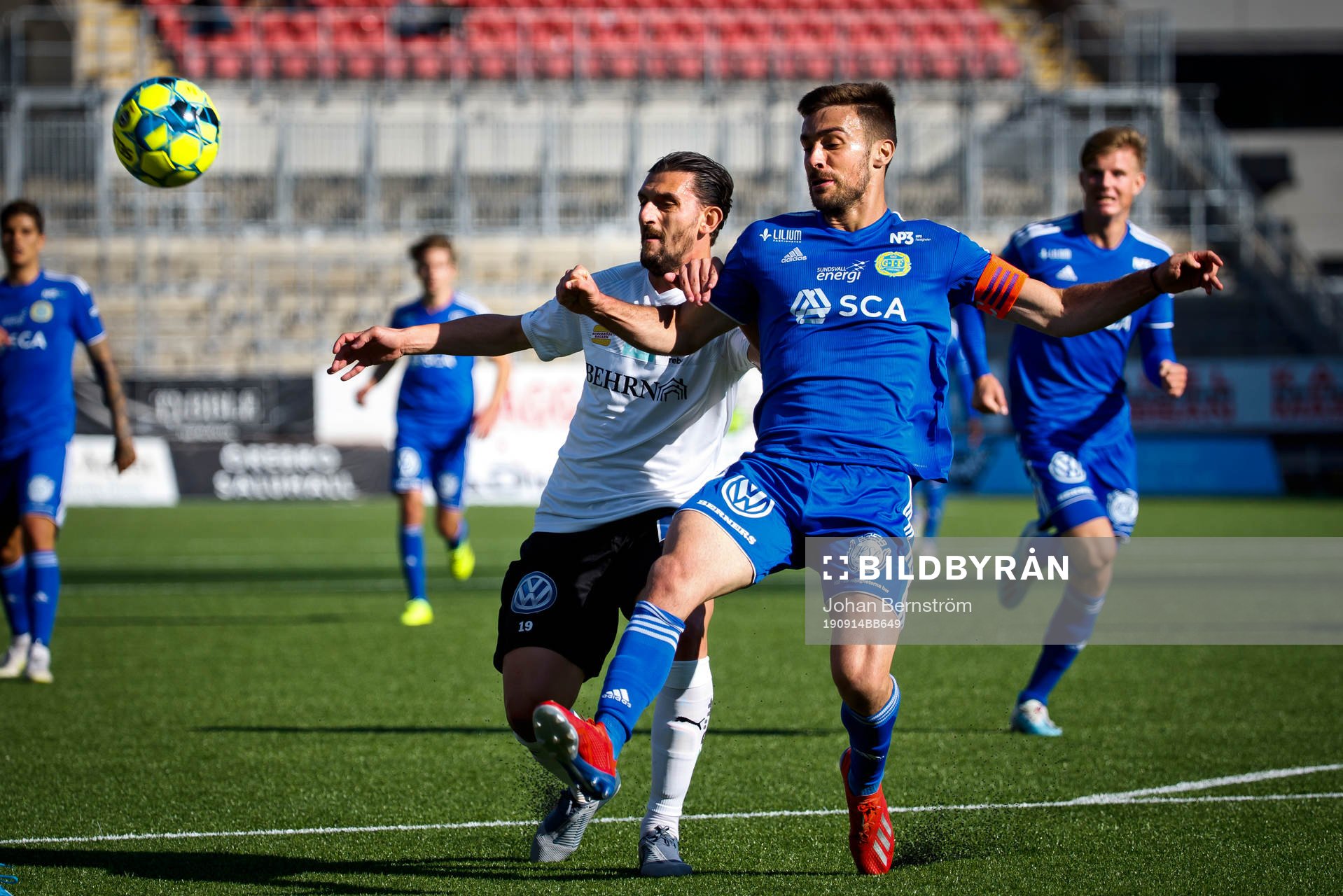 Örebros Agon Mehmeti och Sundsvalls Carlos Gracia
