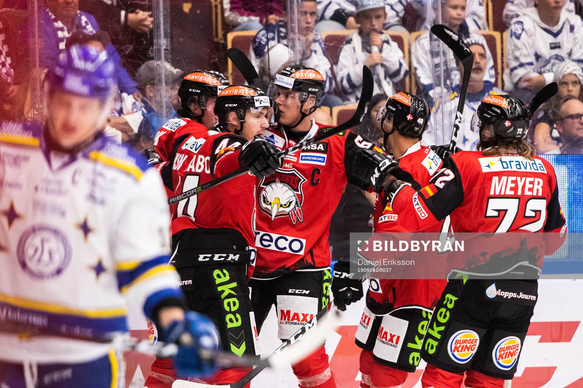 Malmö Redhawks Fredrik Händemark jublar med lagkamrater