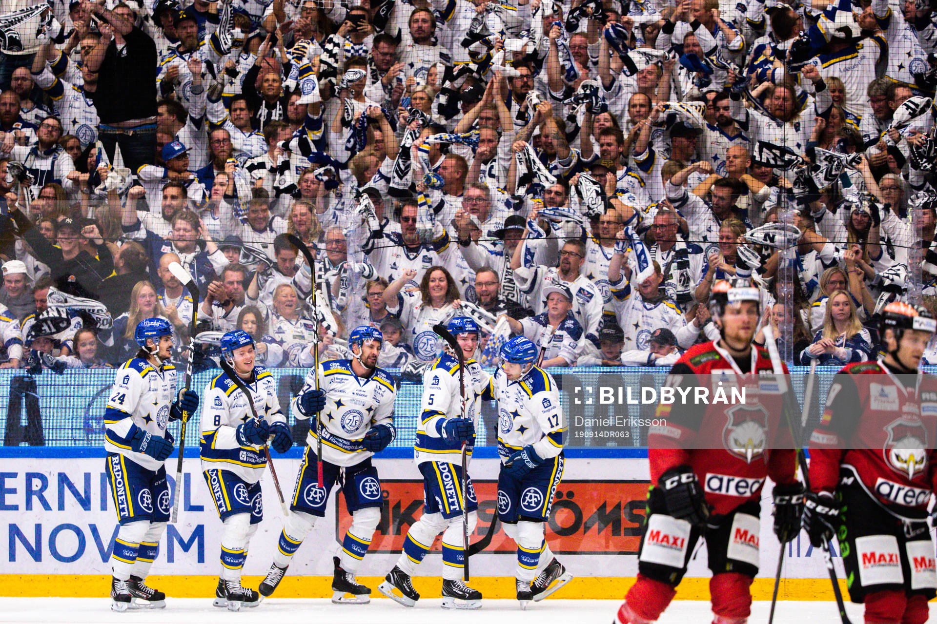 Leksands Daniel Olsson Trkulja jublar med lagkamrater