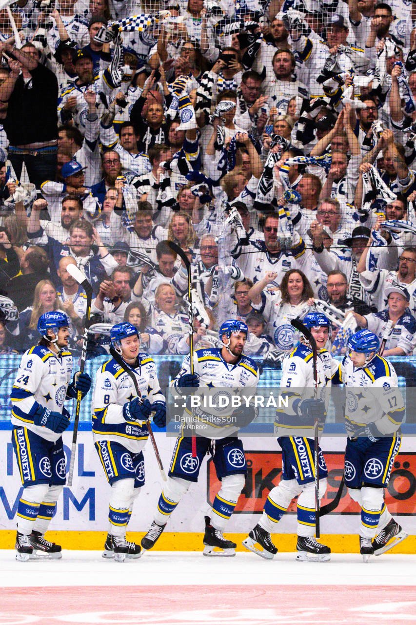Leksands Daniel Olsson Trkulja jublar med lagkamrater