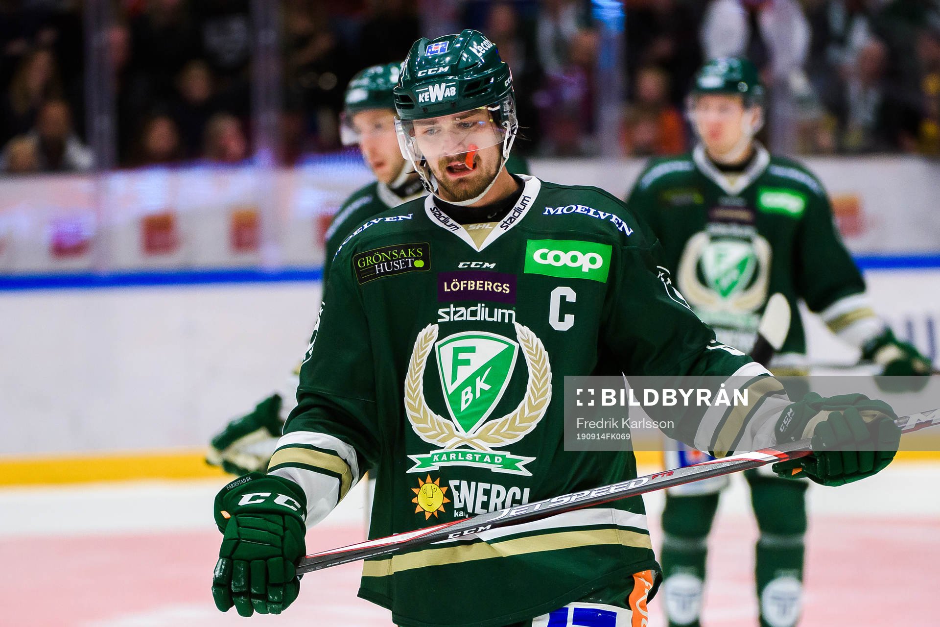 Färjestads  Linus Johansson deppar