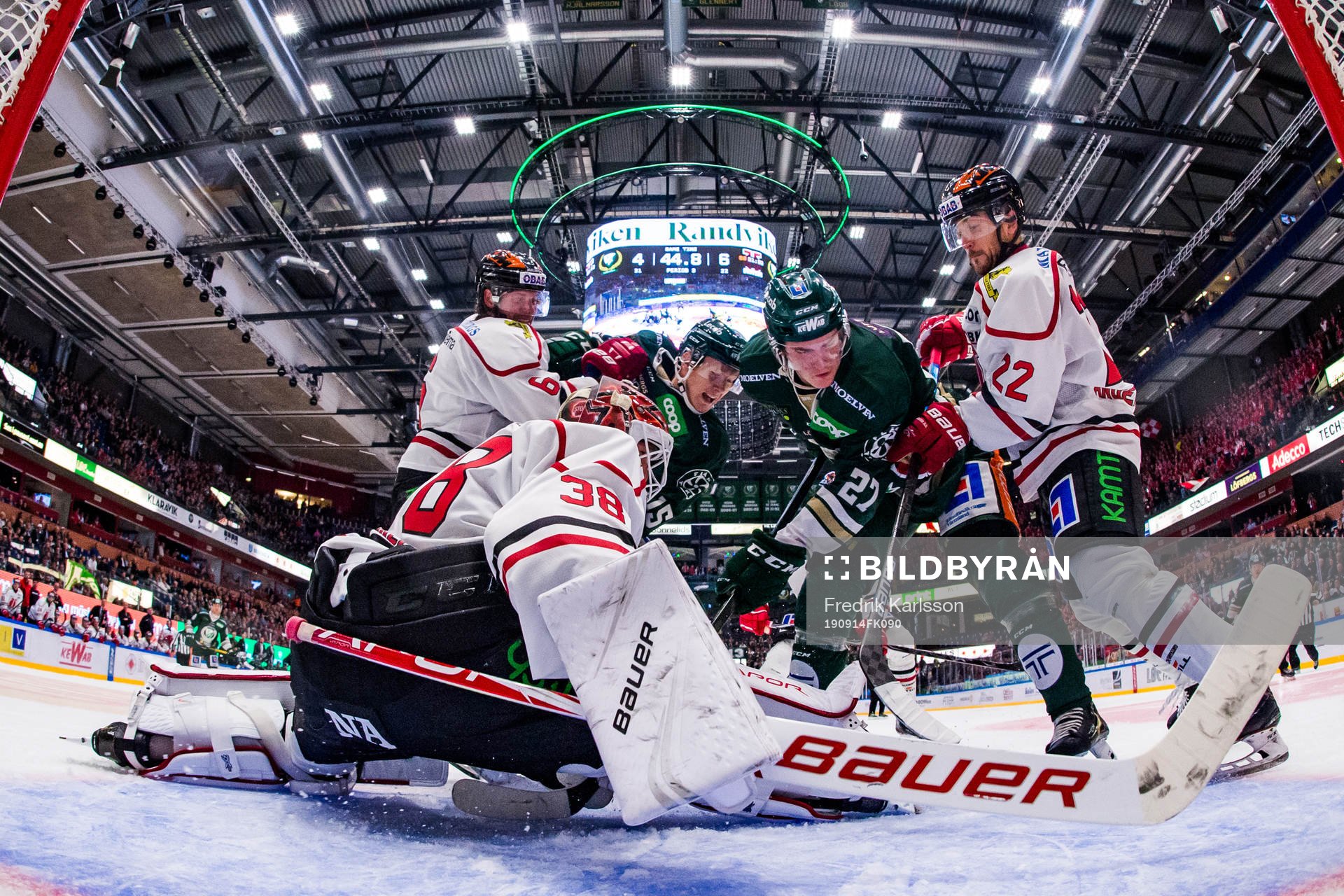 Örebros Stefan Warg, Färjestads  Gustav Rydahl och