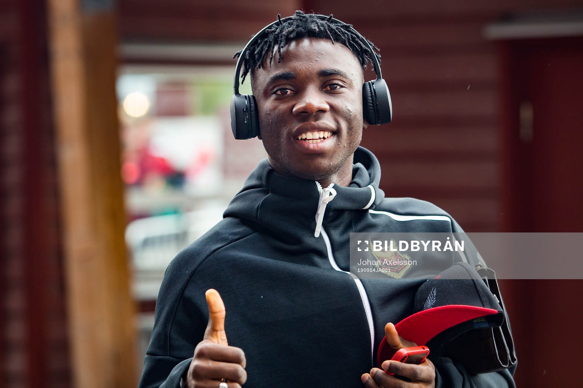 Östersunds Jordan Attah Kadiri anländer till arenan inför fotbollsmatchen i Allsvenskan mellan Östersund och Kalmar den 14 September 2019 i Östersund.