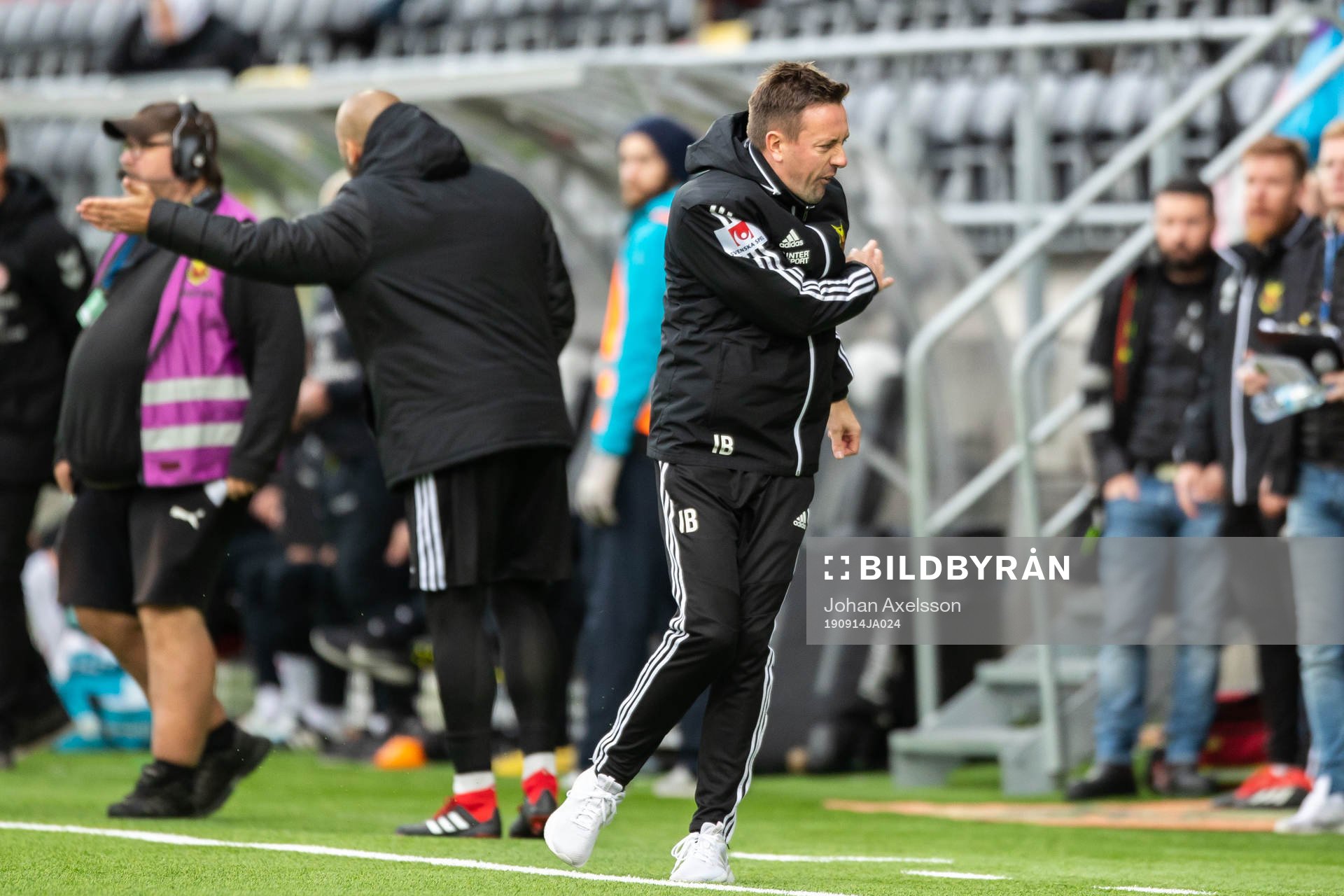 Östersunds tränare Ian Burchnall reagerar