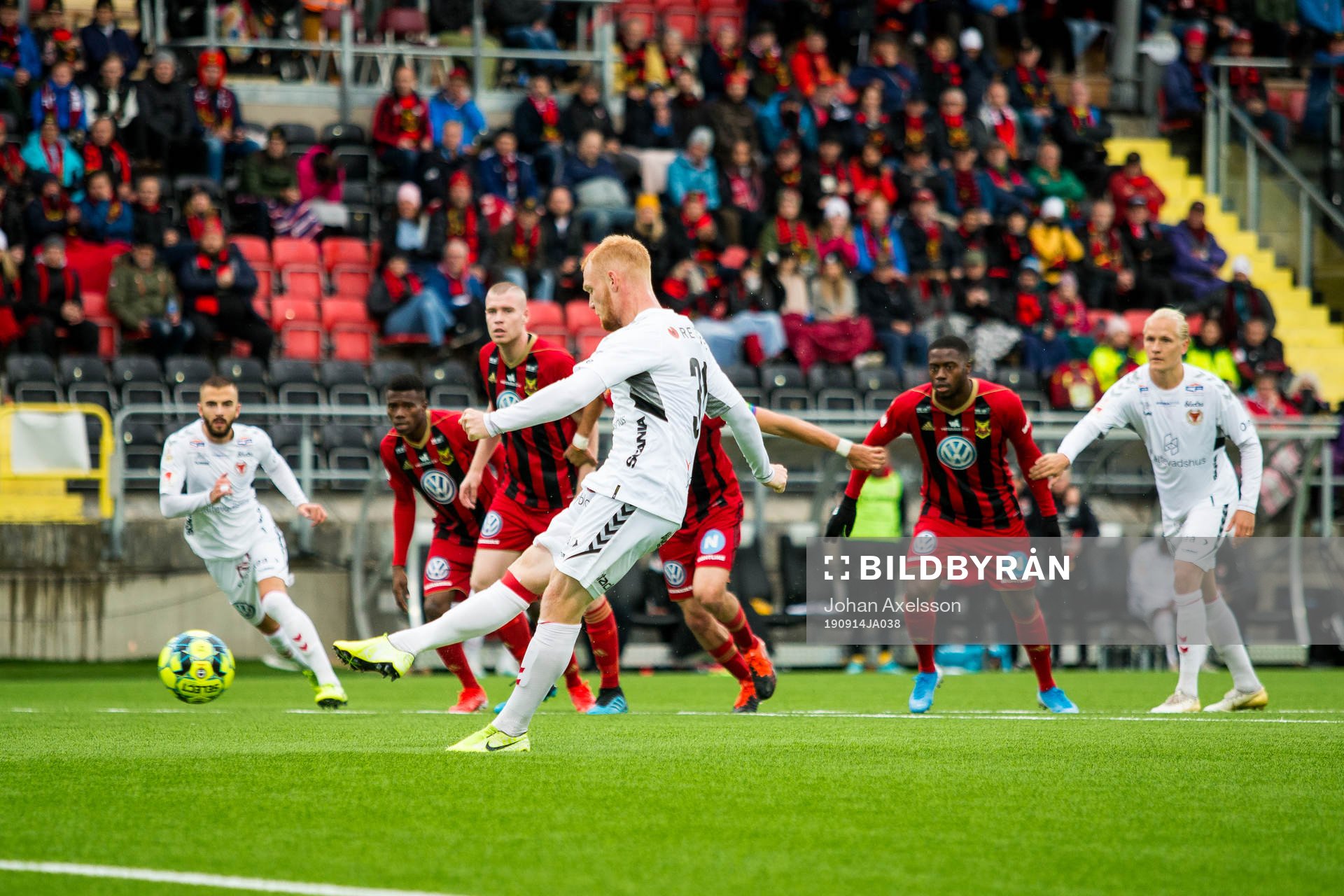 Kalmars Nils Fröling gör 1-1 på straff