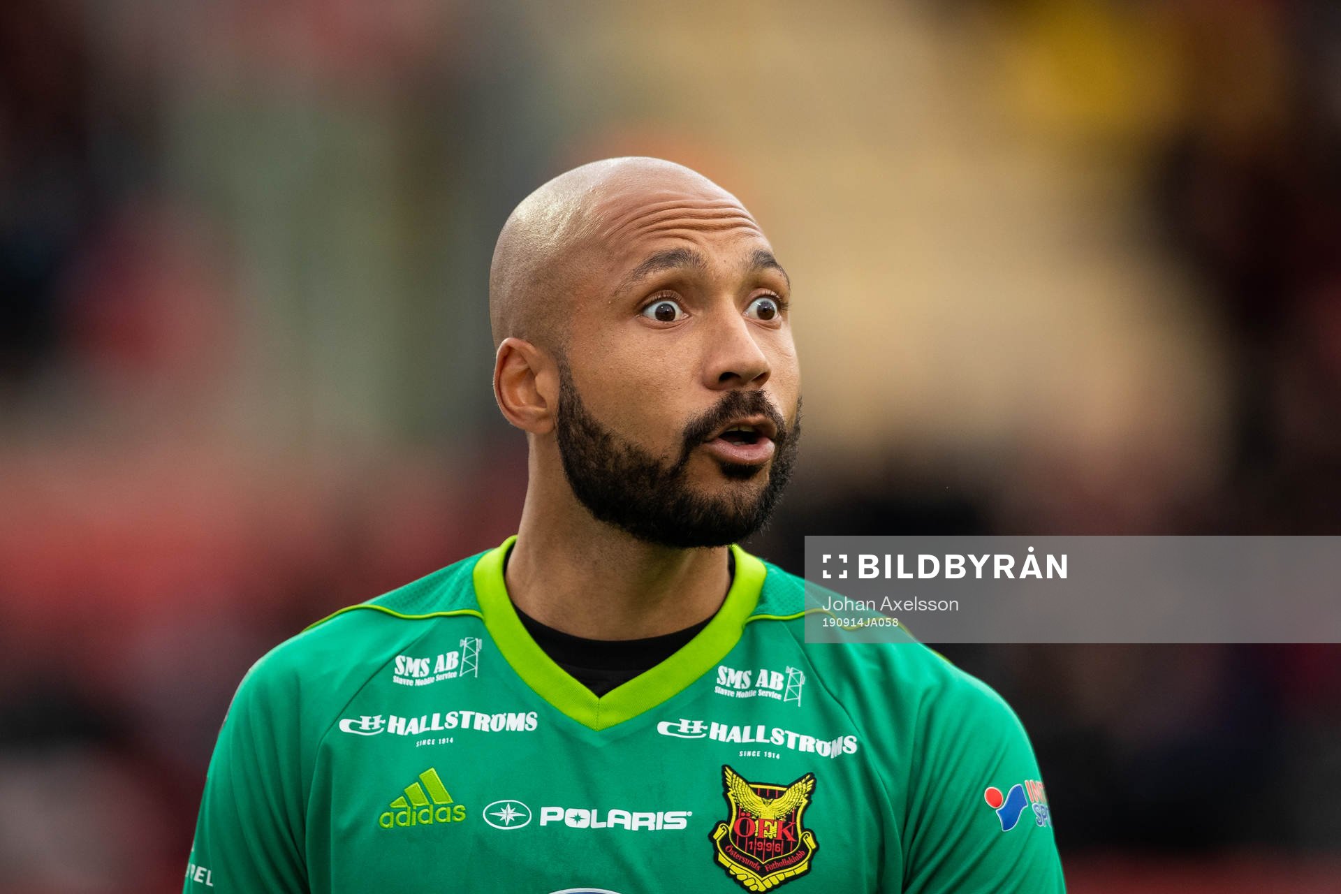 Östersunds målvakt Aly Keita reagerar