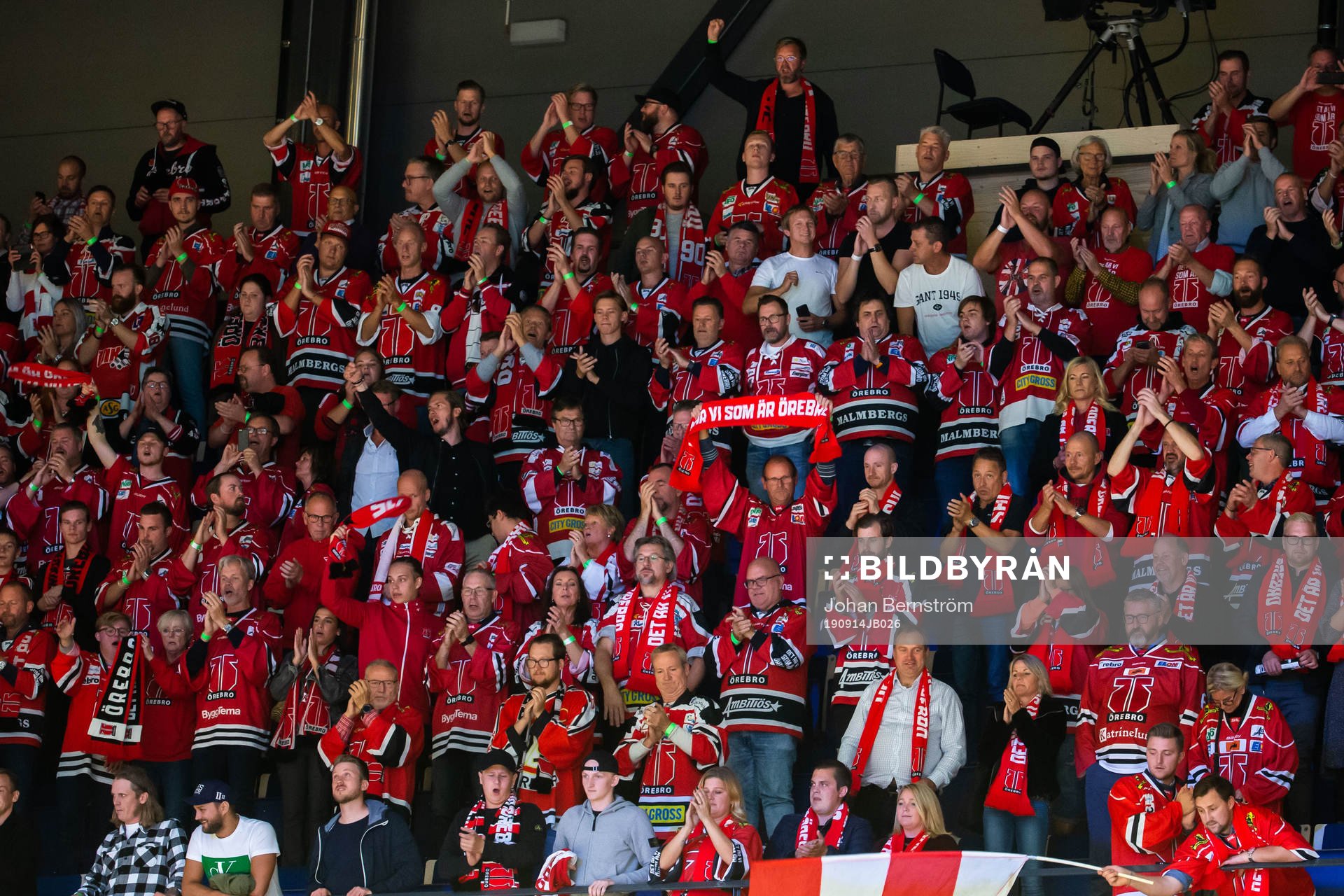 Örebros supportrar jublar