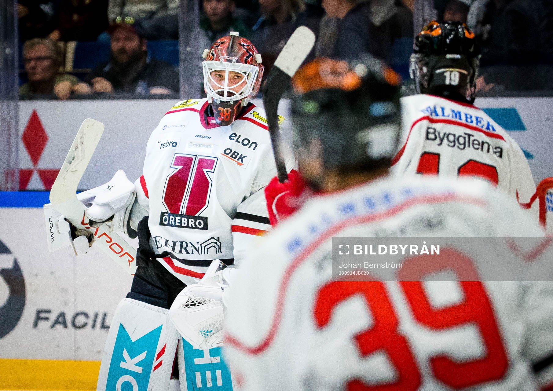 Örebros målvakt Dominik Furch jublar