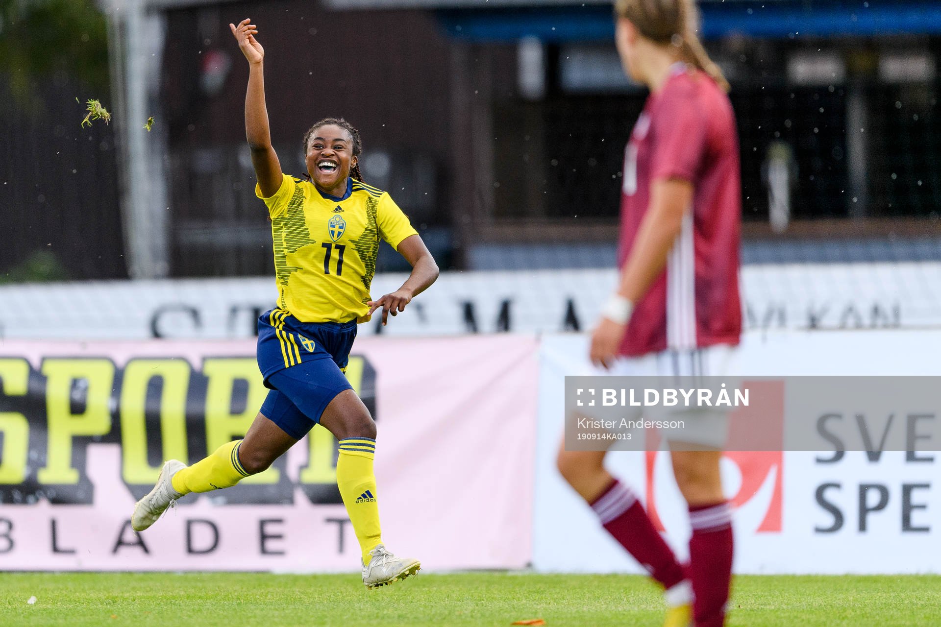 Sveriges Monica Jusu Bah jublar