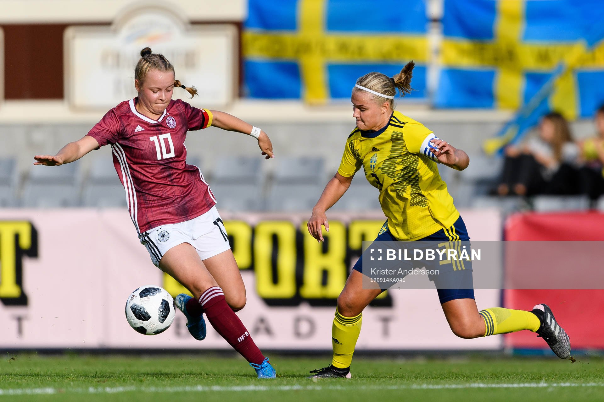 Tysklands Mia Büchele och Sveriges Johanna Svedberg