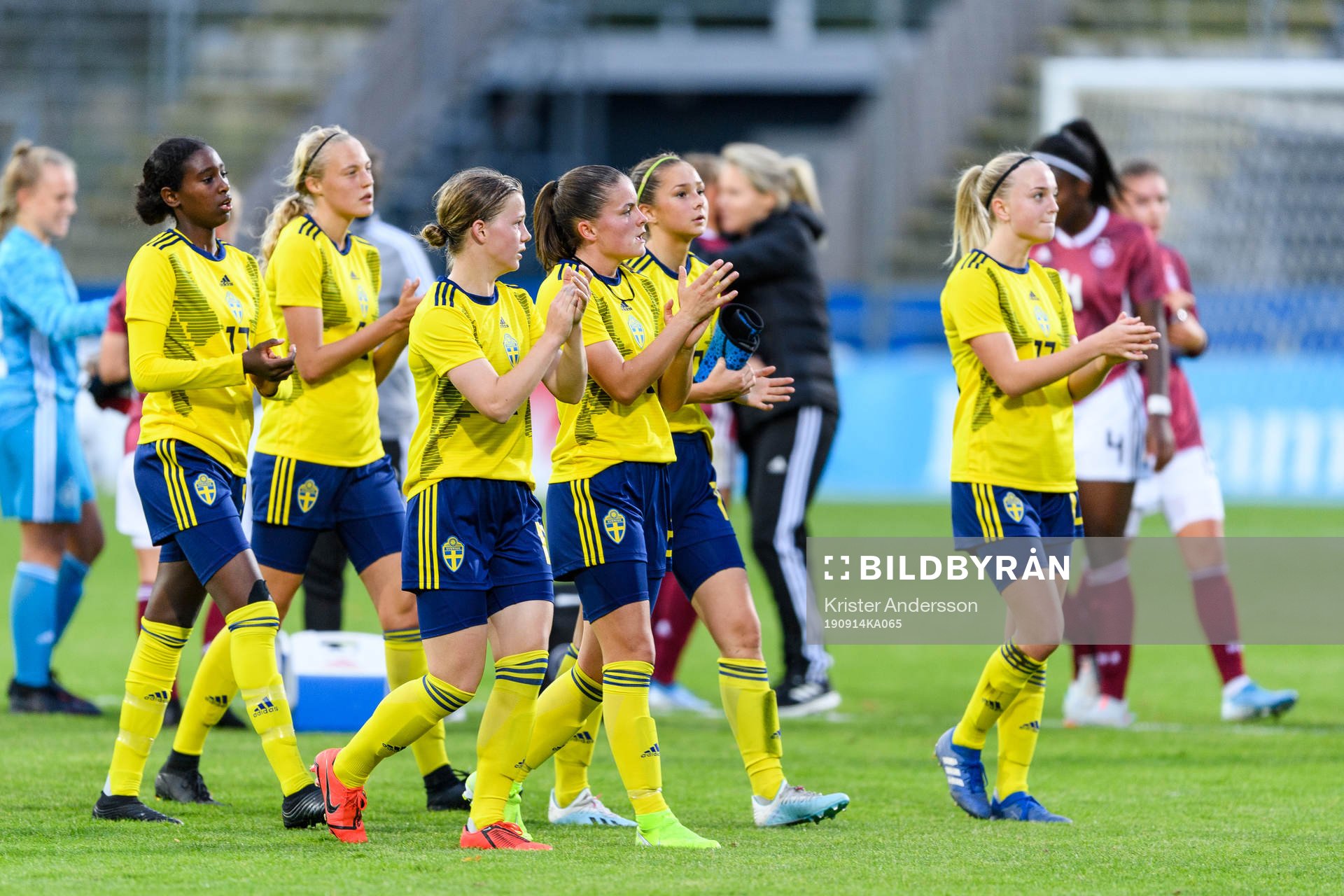 Sveriges spelare tackar publiken