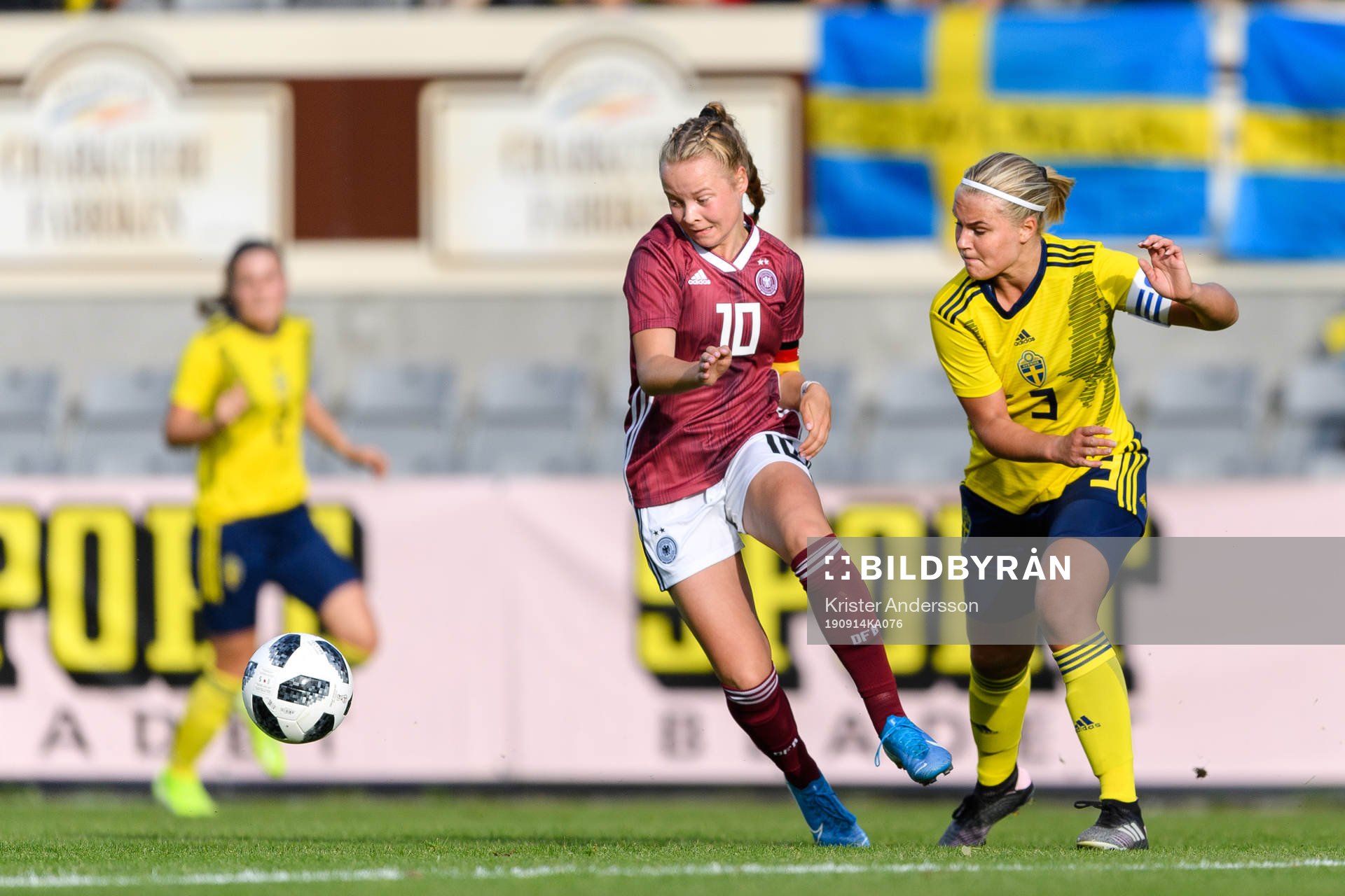 Tysklands Mia Büchele och Sveriges Johanna Svedberg