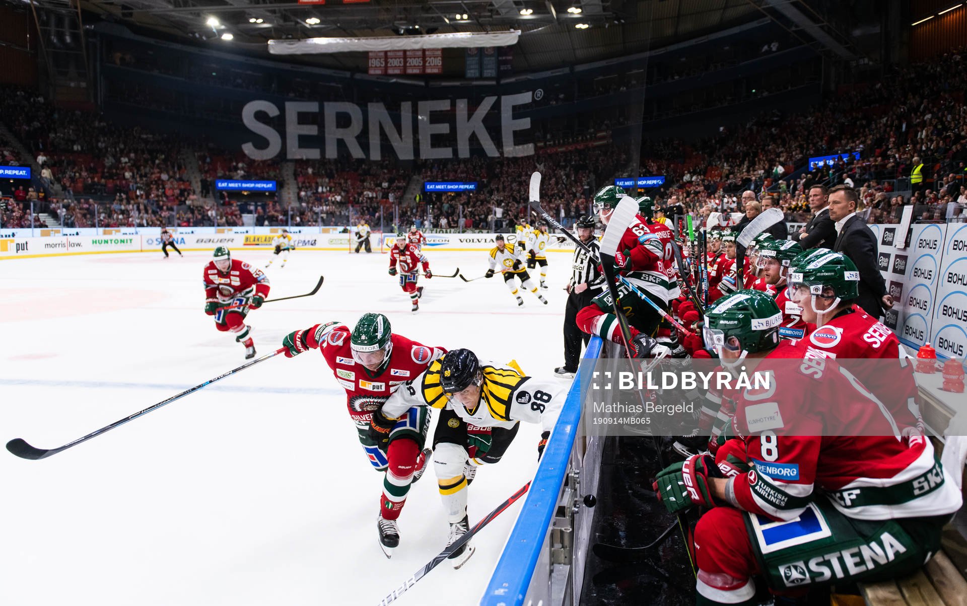 Frölundas Anders Grönlund och Brynäs Jaedon Descheneau i