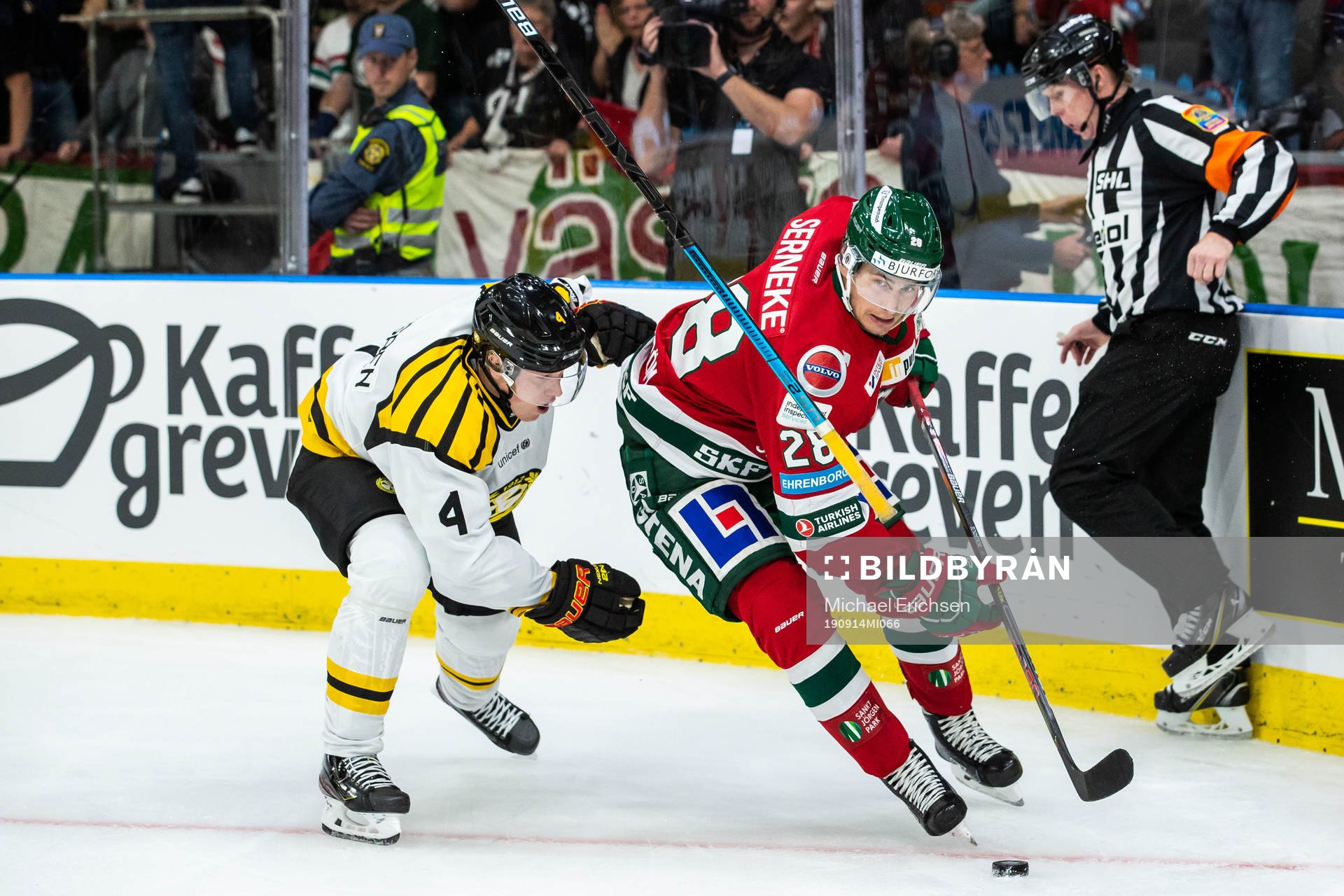 Brynäs Niclas Lundgren och Frölundas Johan Sundström