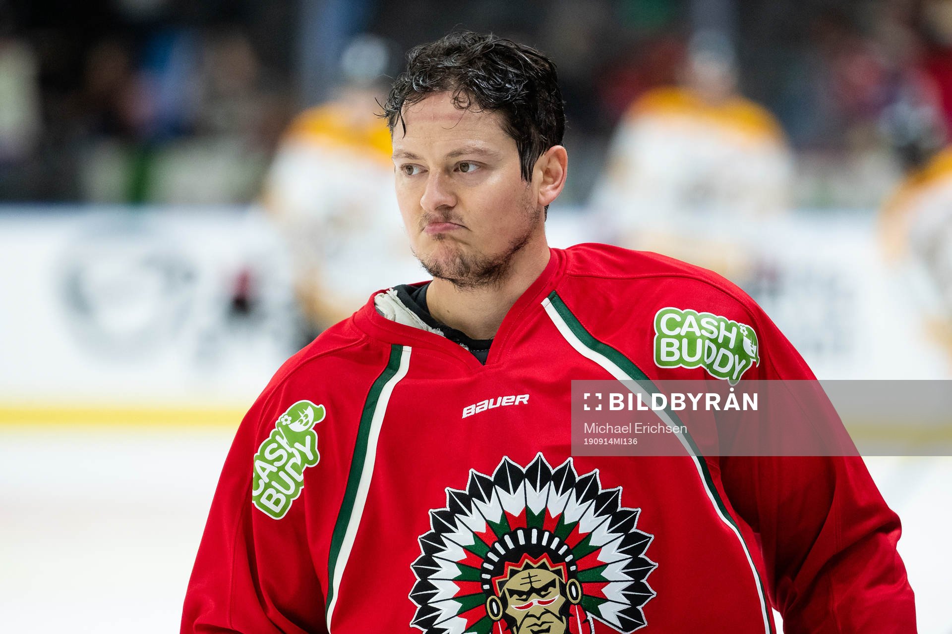 2 Frölundas Rhett Rakshani innan ishockeymatchen i SHL