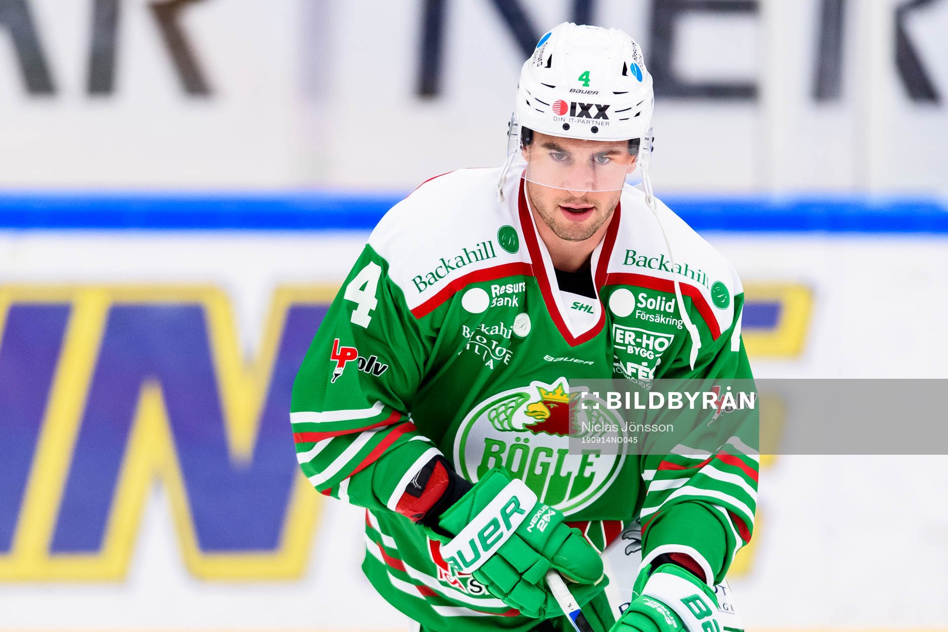Rögles  Kodie Curran  innan ishockeymatchen i SHL mellan