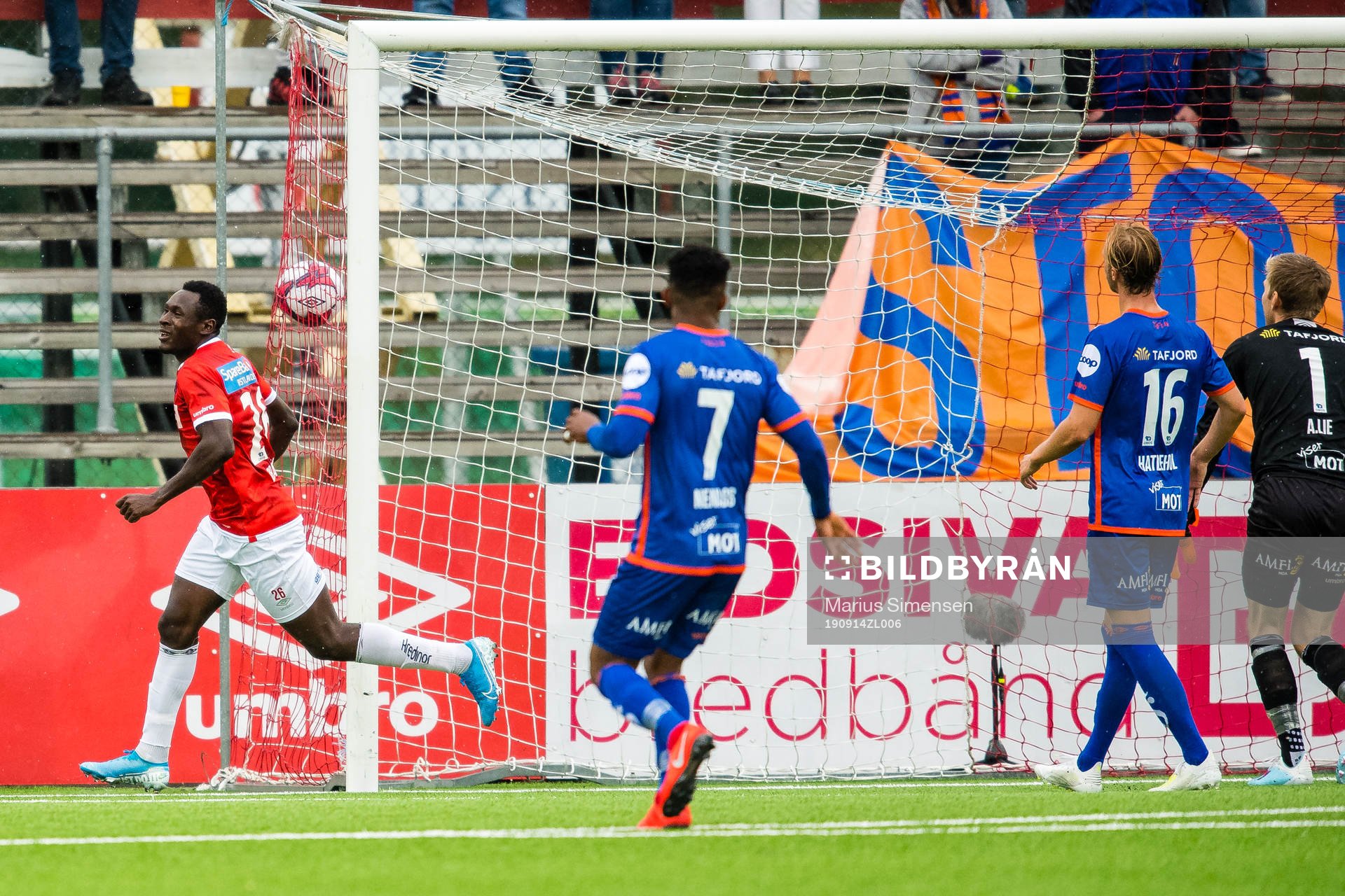 Shuaibu Lalle Ibrahim of Kongsvinger celebrates