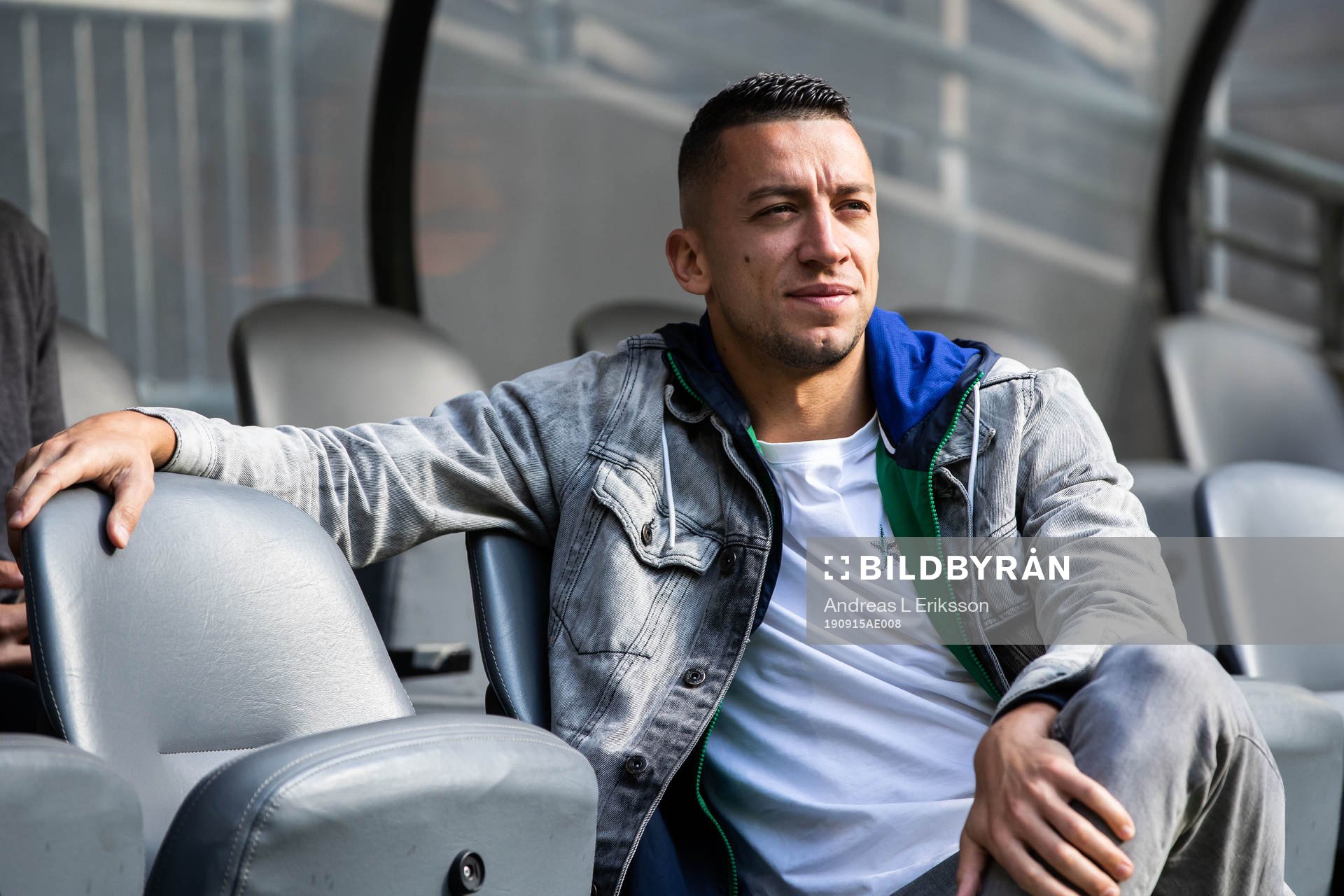 Hammarbys Nikola Djurdjic på läktaren