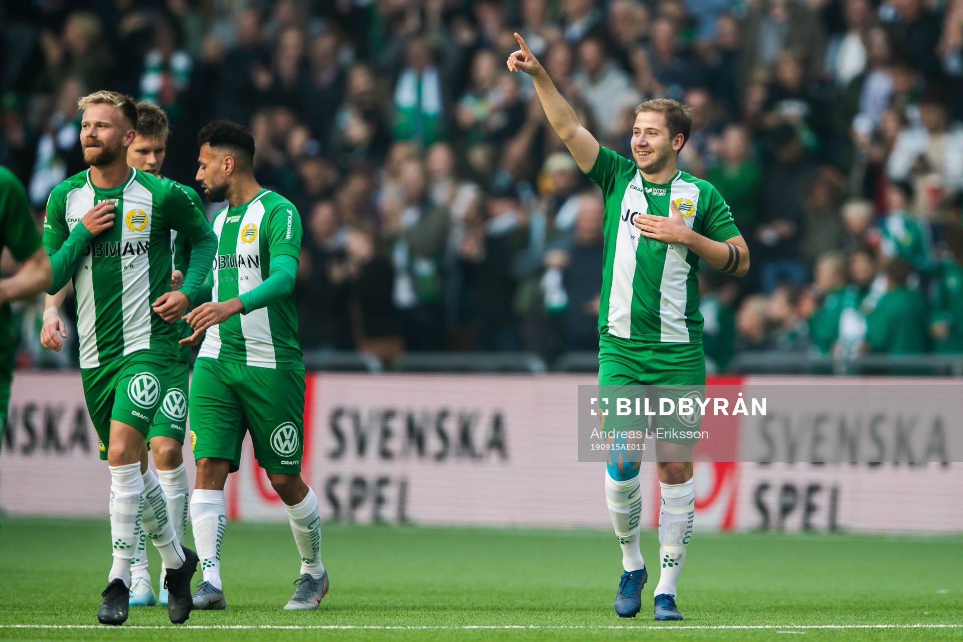 Hammarbys Darijan Bojanic jublar med lagkamrater