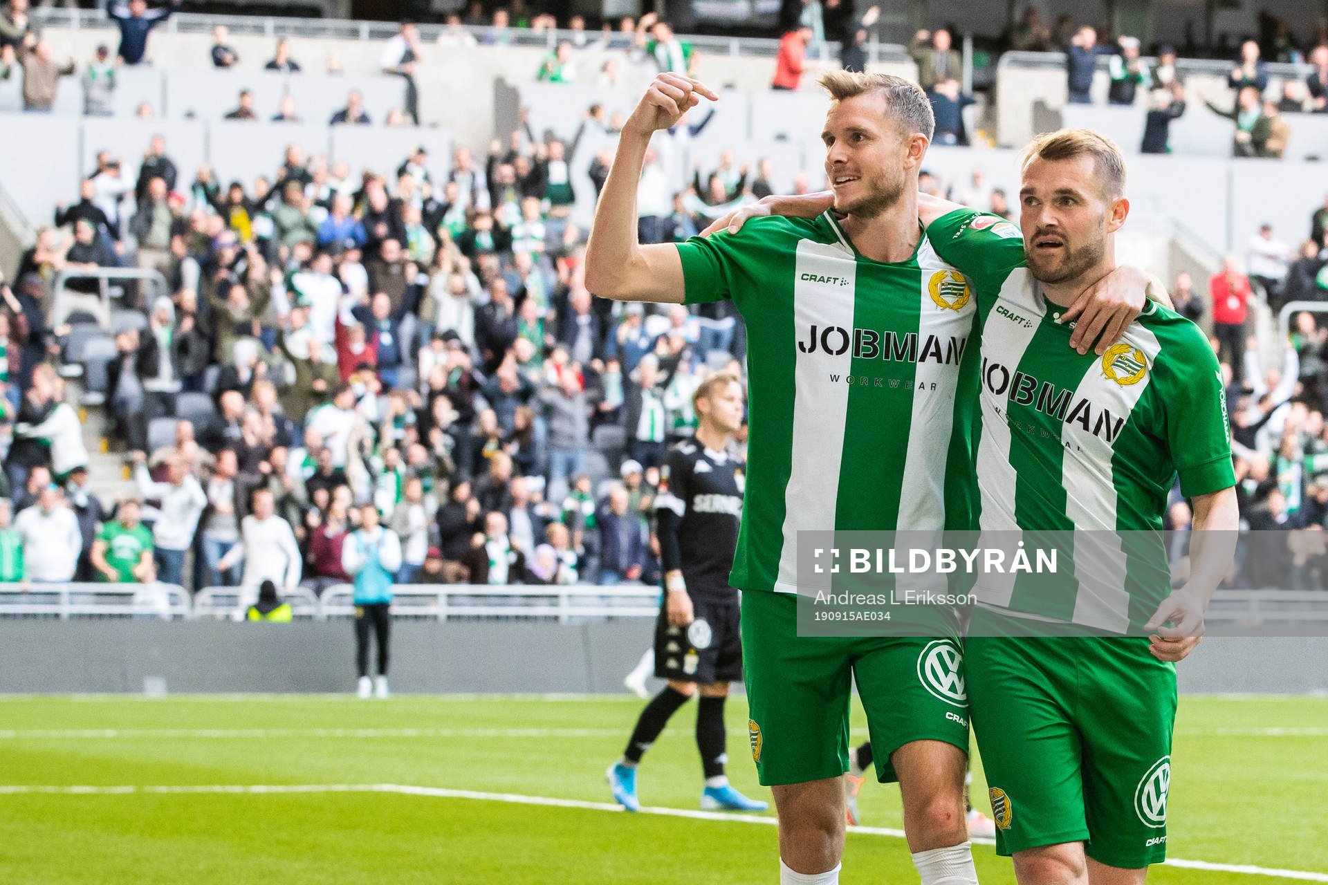 Hammarbys Richard Magyar och Mads Fenger Nielsen jublar efter 5-2 under fotbollsmatchen i Allsvenskan mellan Hammarby och IFK Göteborg den 15 september 2019 i Stockholm. 