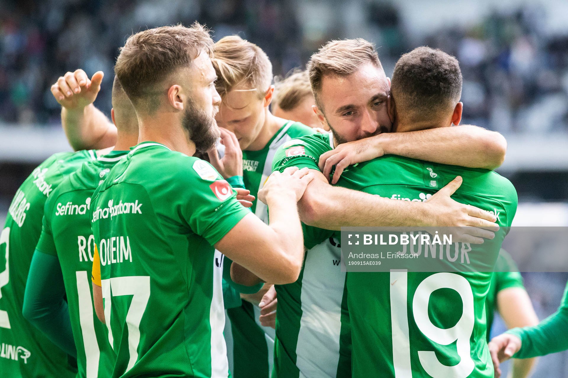 Hammarbys Muamer Tankovic jublar med lagkamrater efter 6-2 under fotbollsmatchen i Allsvenskan mellan Hammarby och IFK Göteborg den 15 september 2019 i Stockholm.