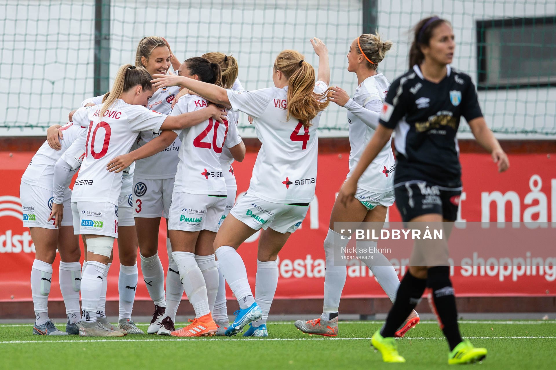 Rosengårds spelare jublar