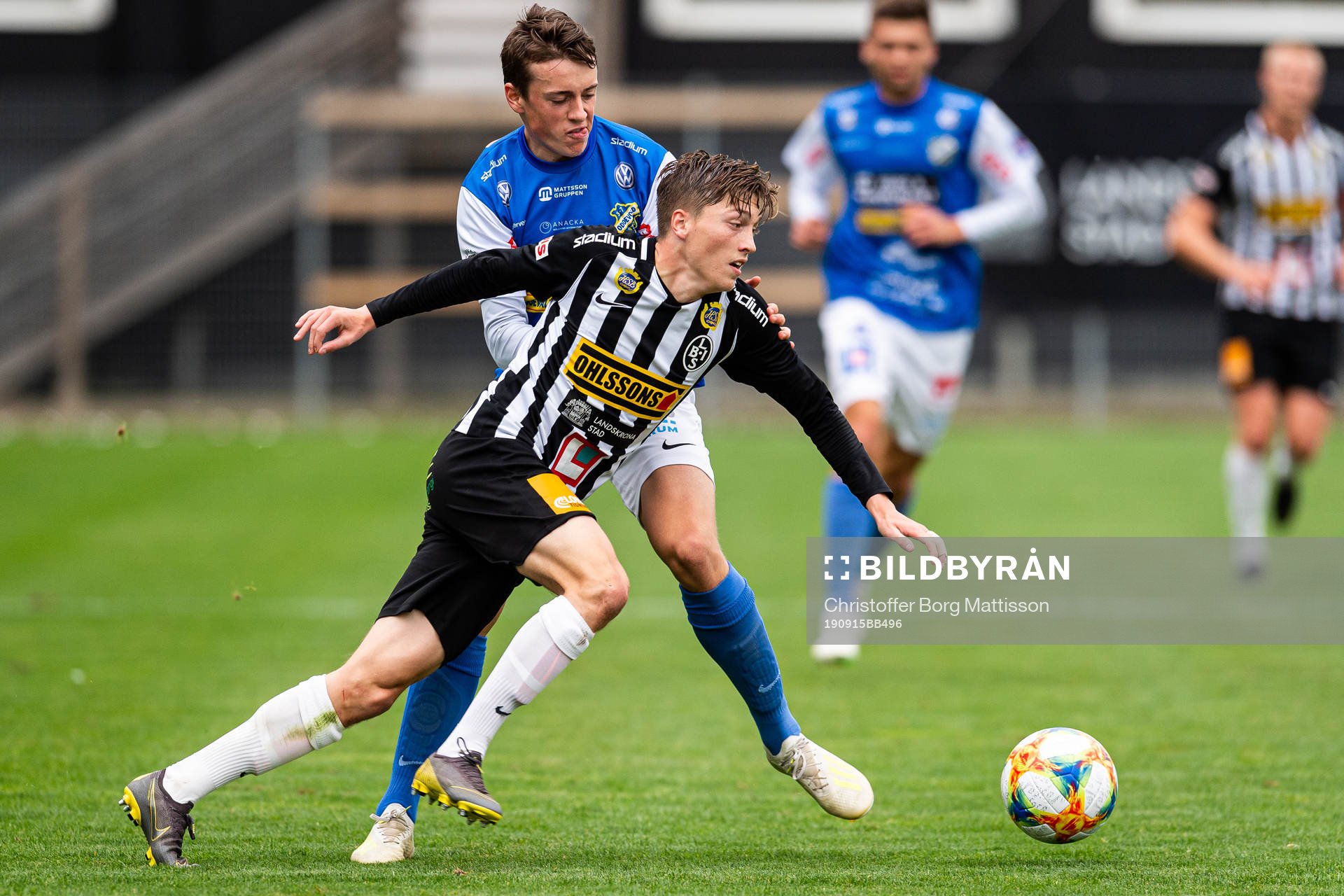 Landskronas Kevin Jensen och Oddevolds Elliot Stroud under fotbollsmatchen i Division 1 södra mellan Landskrona och Oddevold den 15 september 2019 i Landskrona.