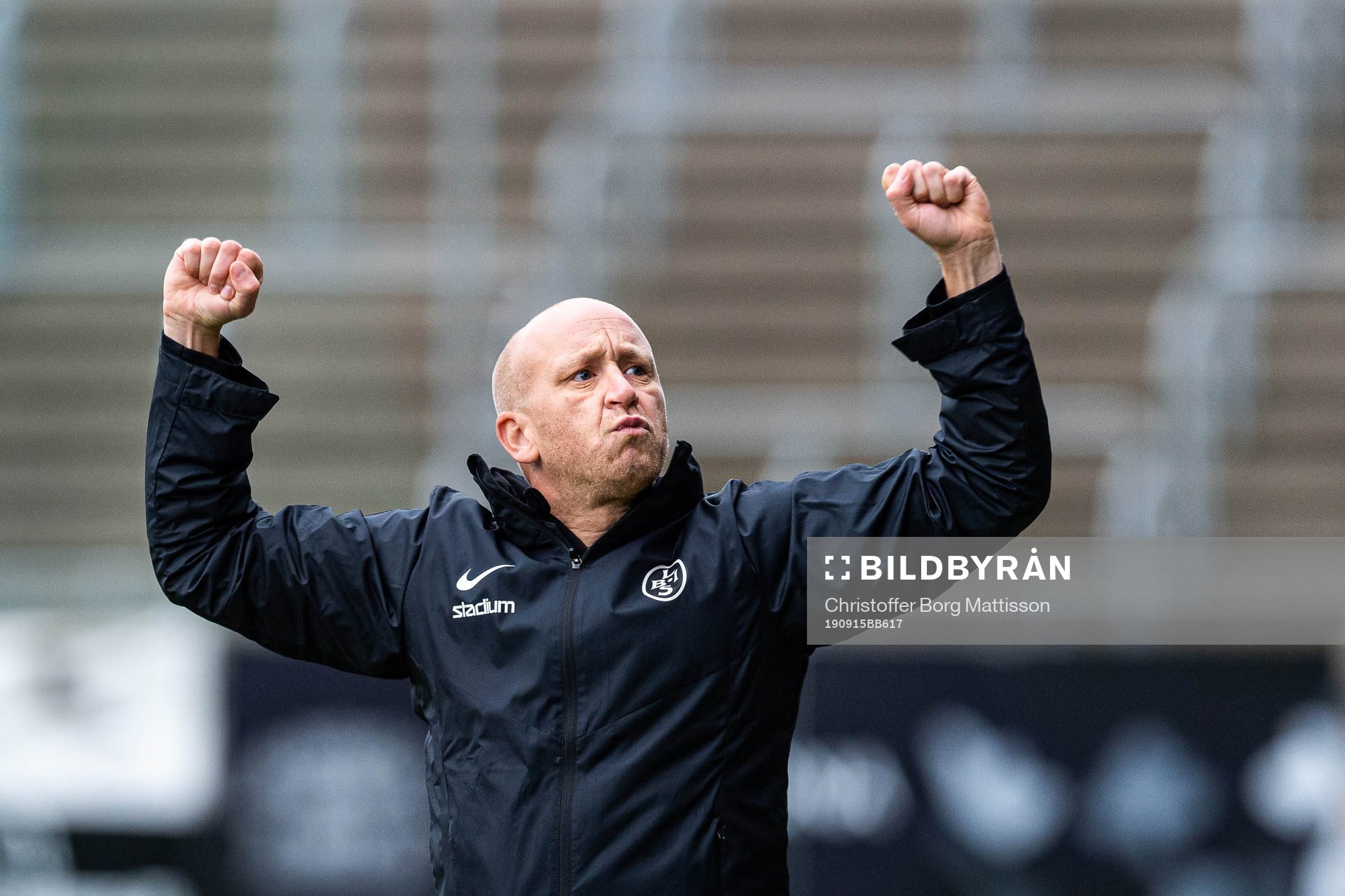 Landskronas tränare Billy Magnusson jublar efter fotbollsmatchen i Division 1 södra mellan Landskrona och Oddevold den 15 september 2019 i Landskrona.