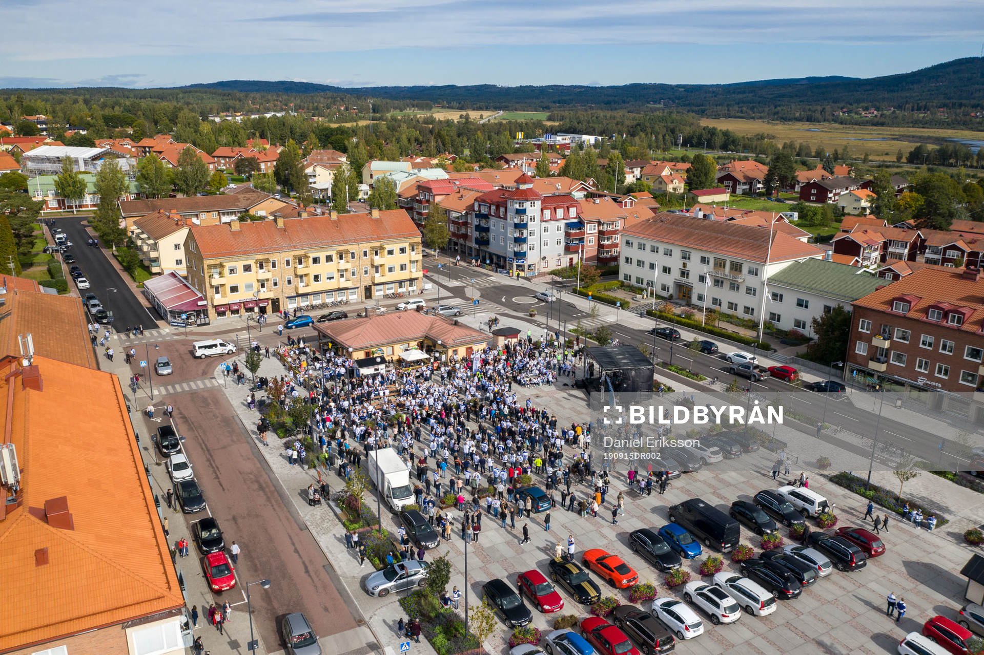 Leksands fansen samlas på torget i Leksand innan