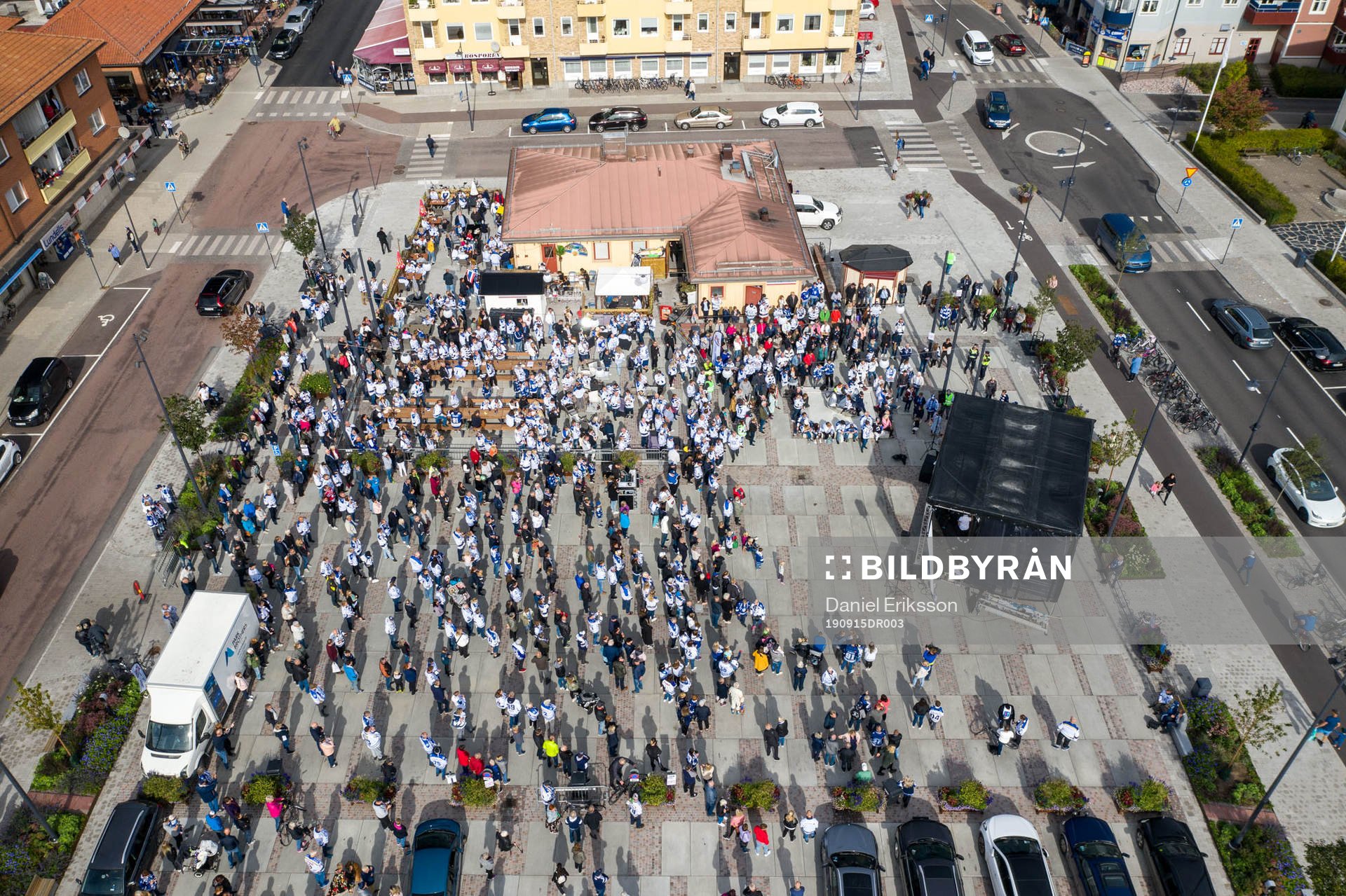 Leksands fansen samlas på torget i Leksand innan