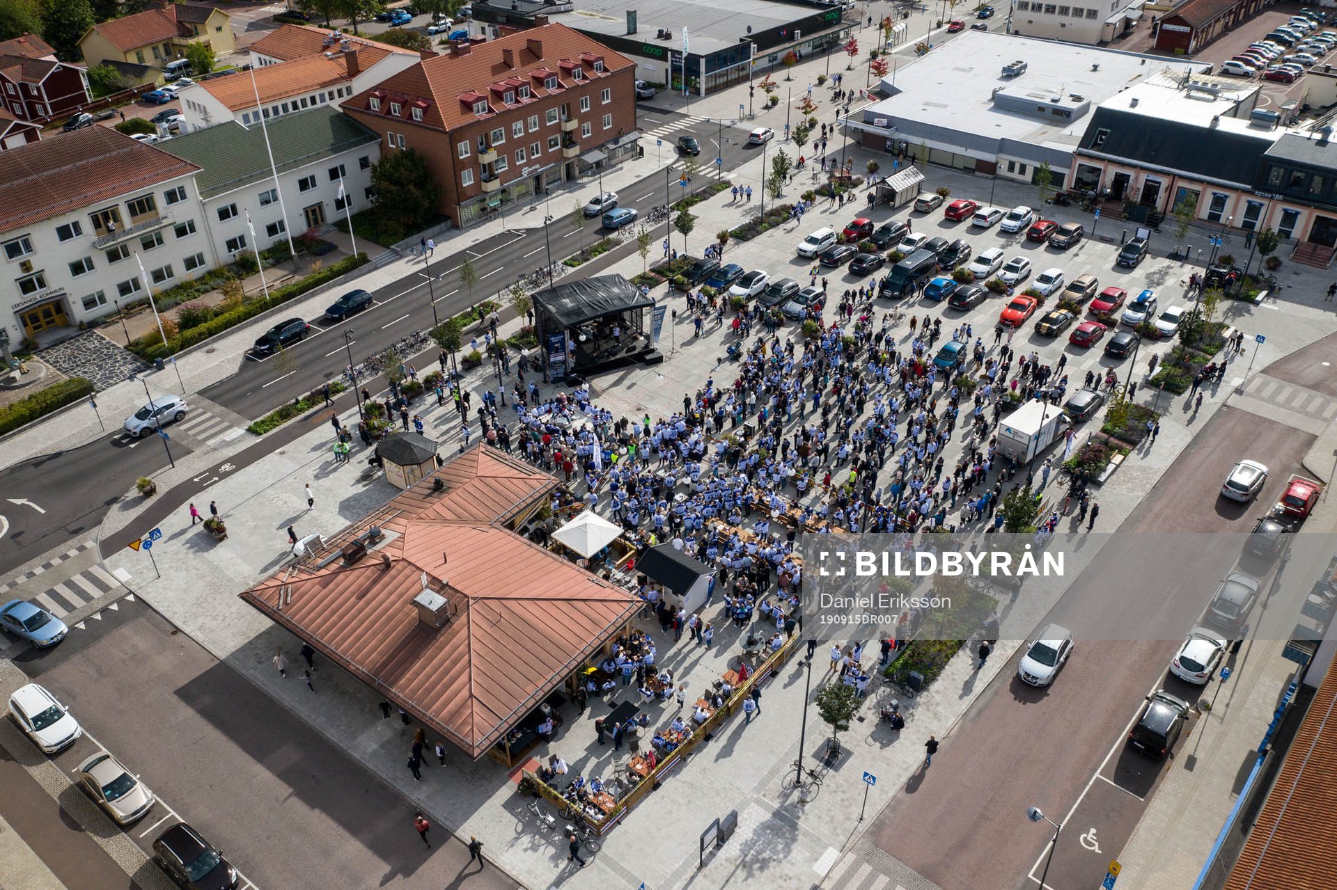 Leksands fansen samlas på torget i Leksand innan