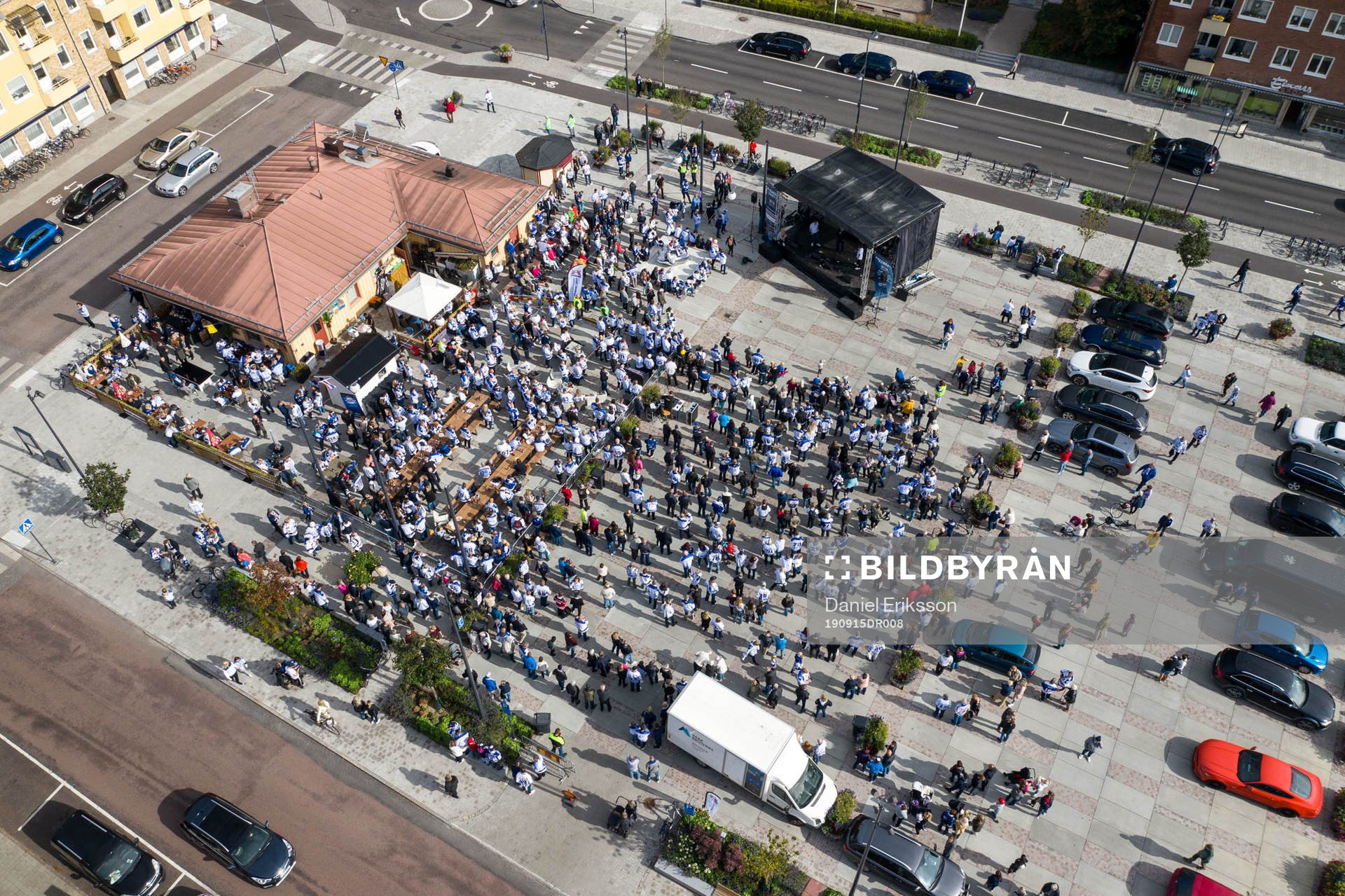 Leksands fansen samlas på torget i Leksand innan