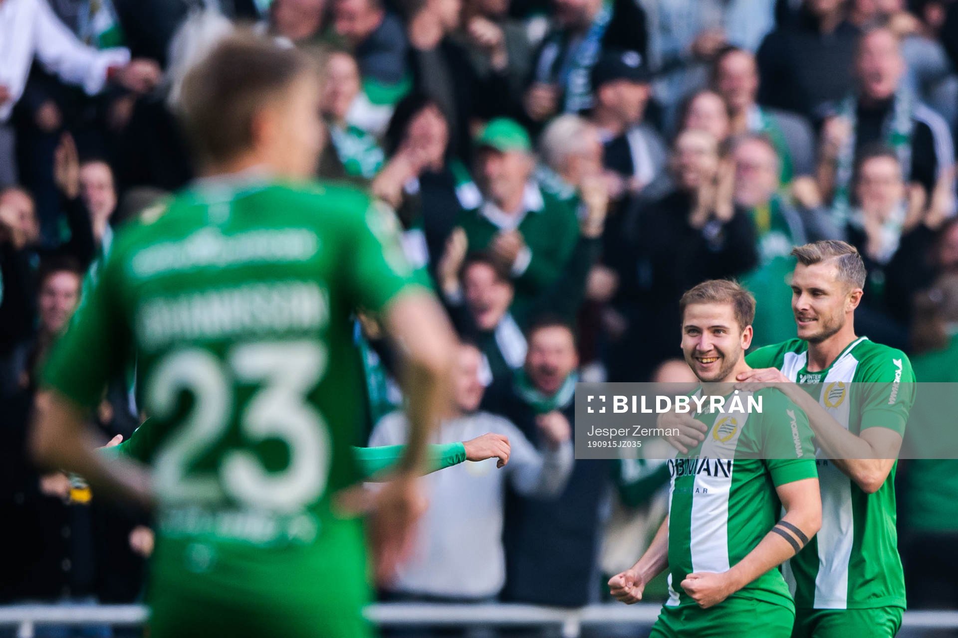 Hammarbys Darijan Bojanic jublar med lagkamrater