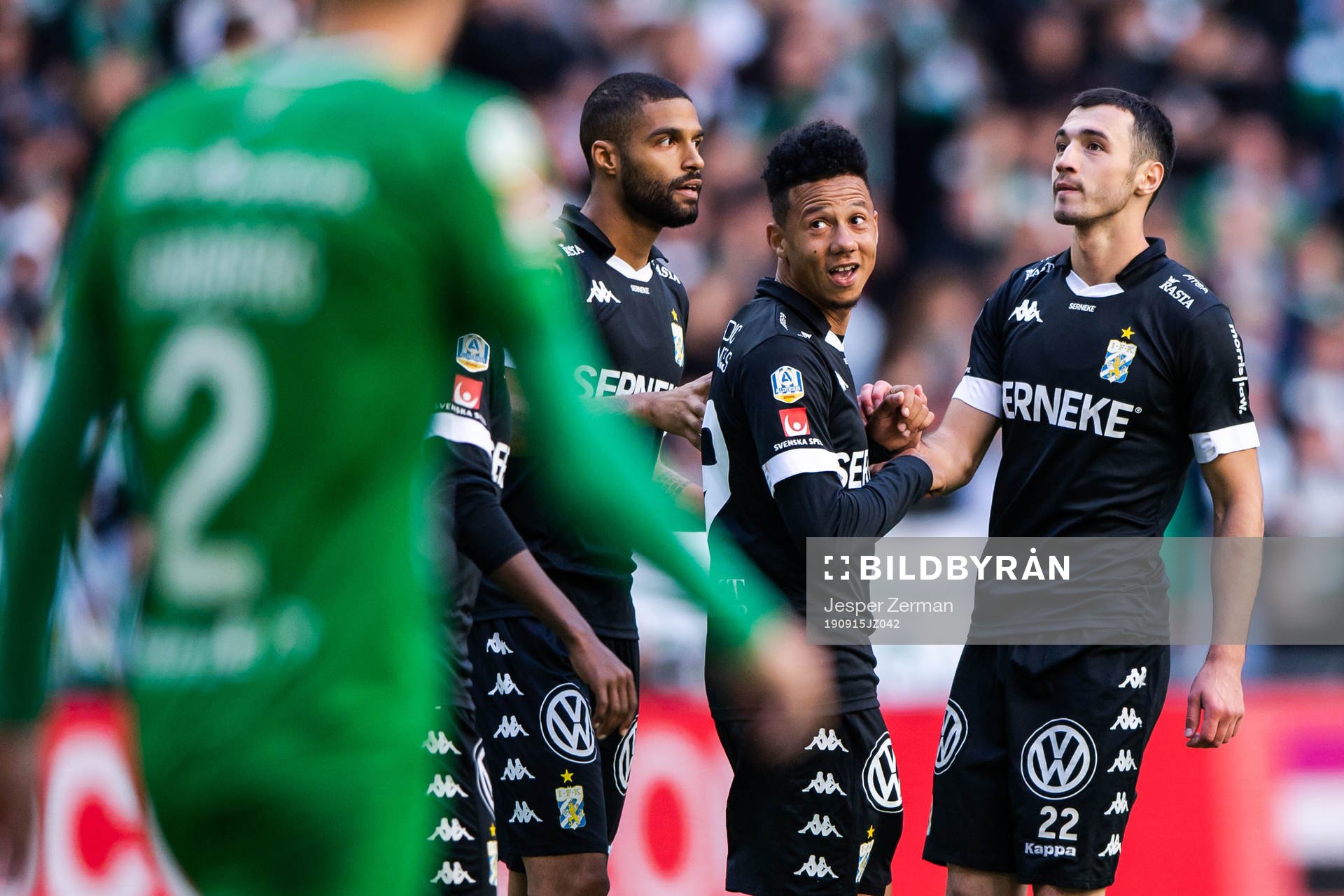 IFK Göteborgs Giorgi Kharaishvili jublar med lagkamrater efter 4-2 under fotbollsmatchen i Allsvenskan mellan Hammarby och IFK Göteborg den 15 september 2019 i Stockholm.
