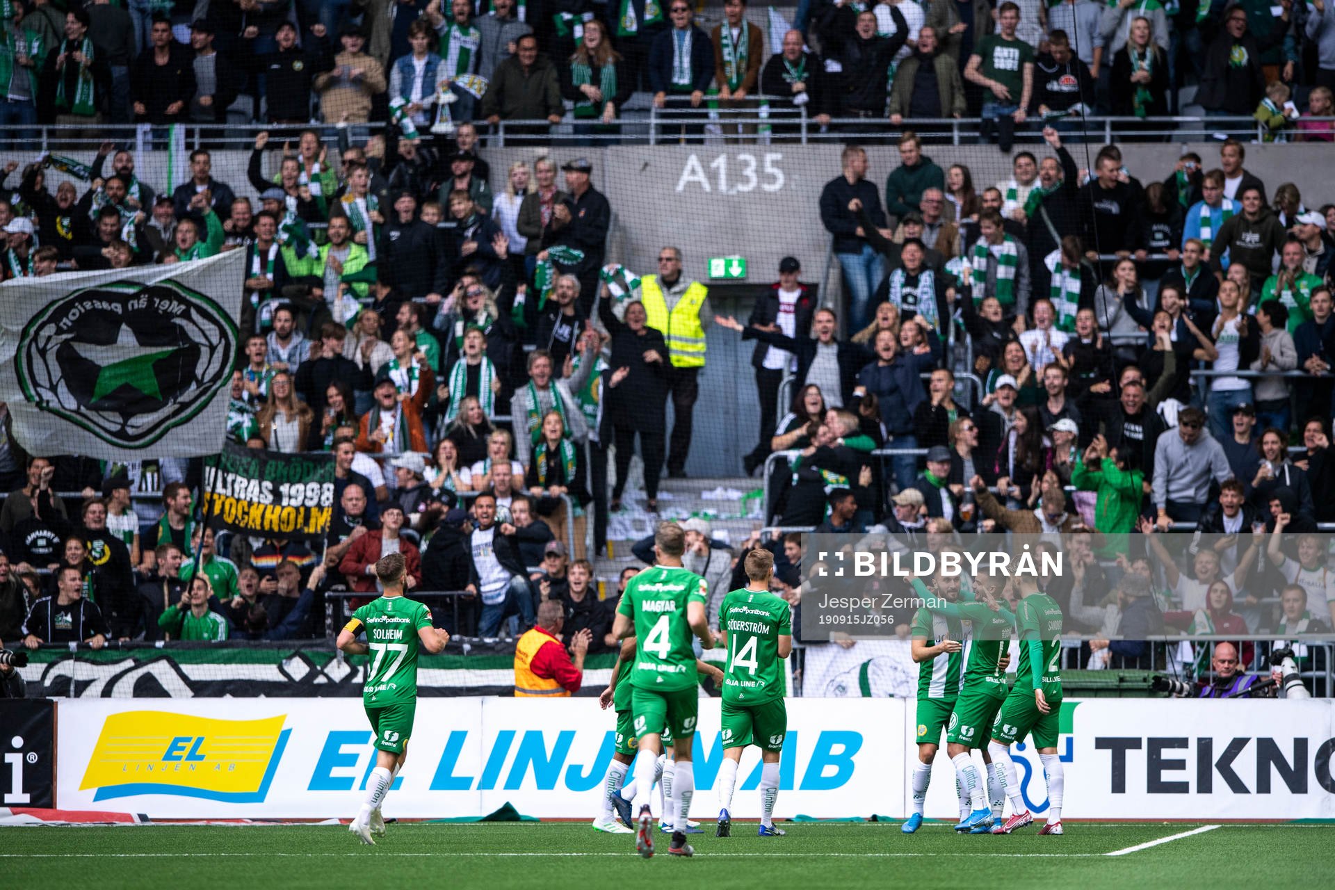 Hammarbys spelare jublar