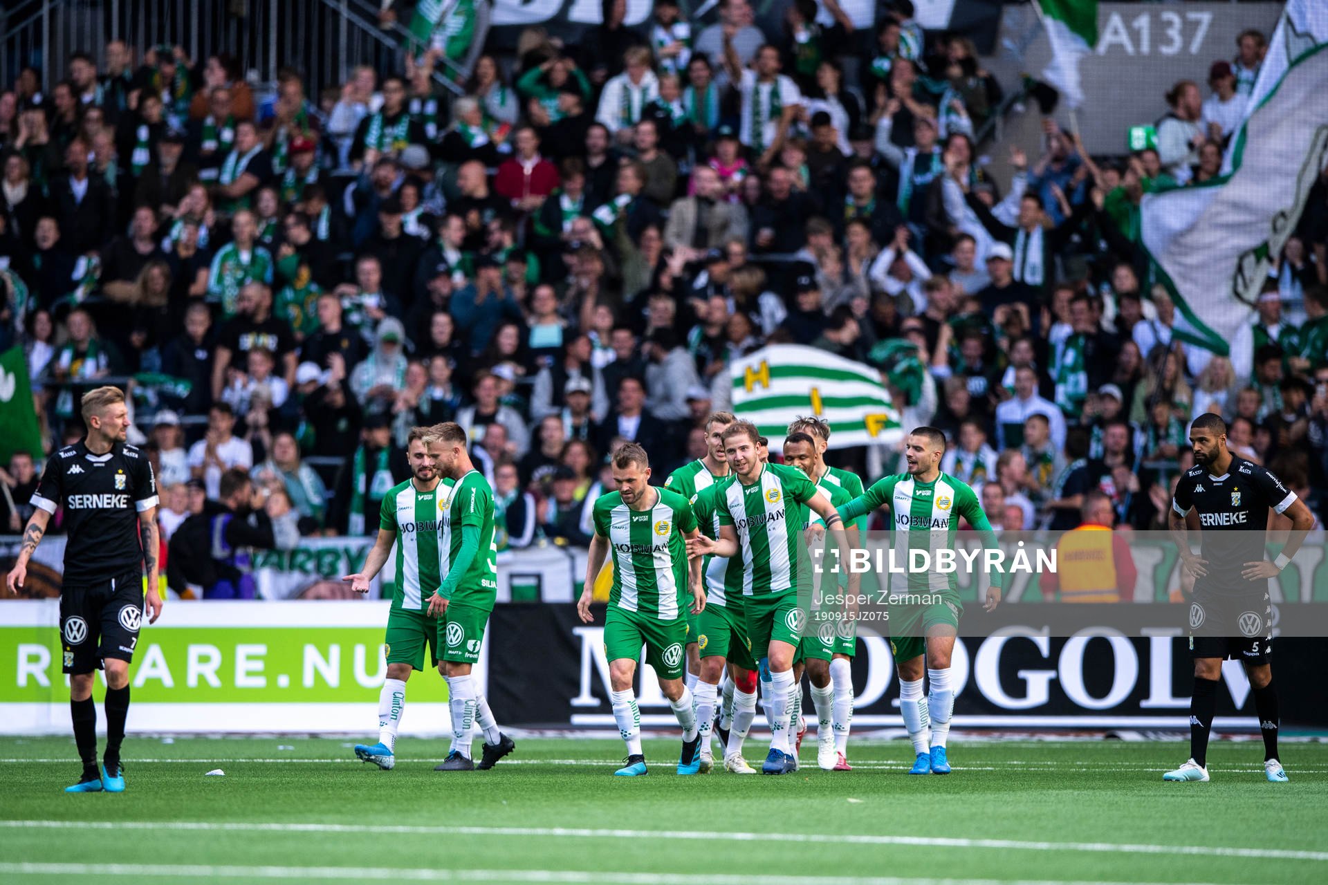 Hammarbys spelare jublar