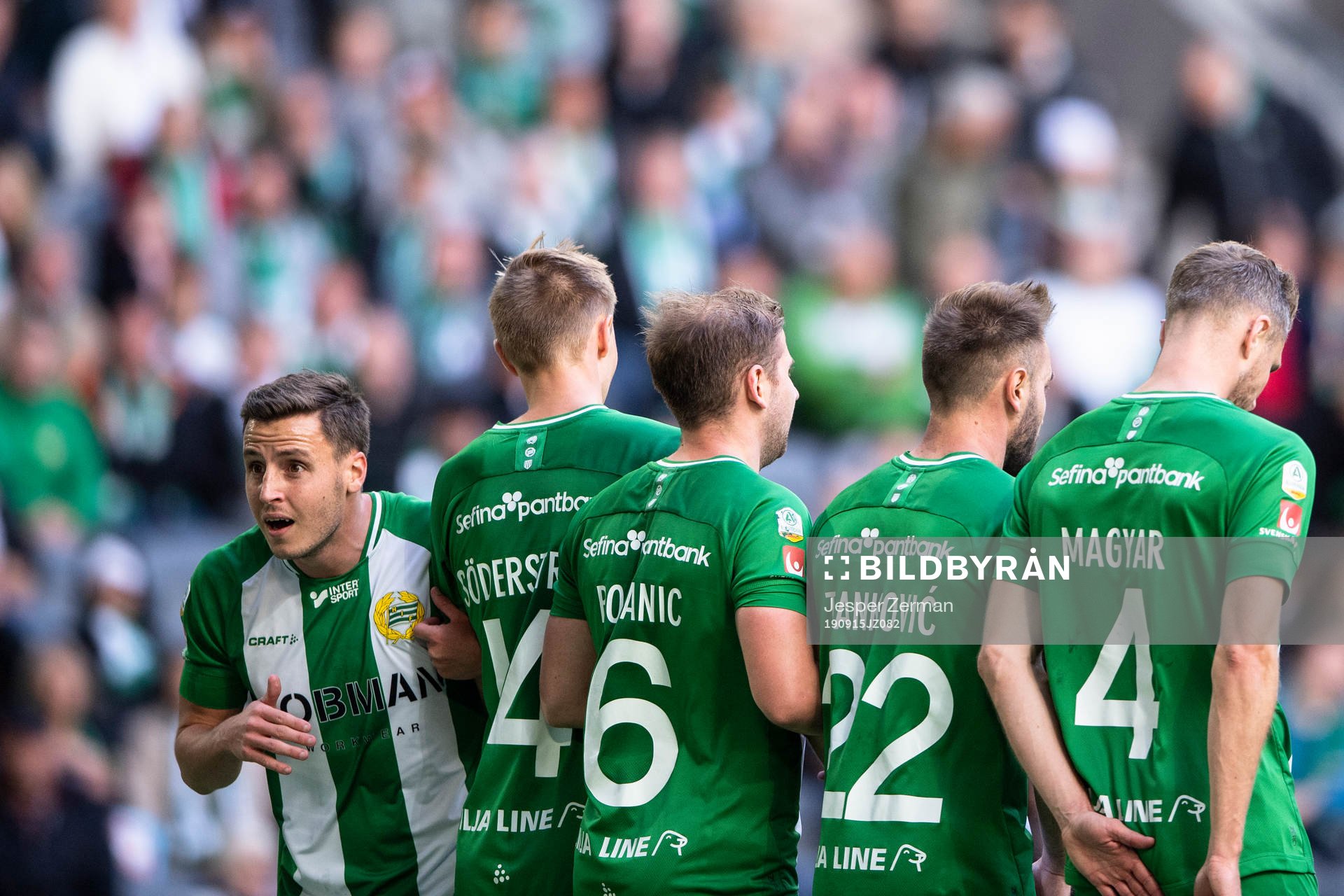 Hammarbys Jeppe Andersen står i muren