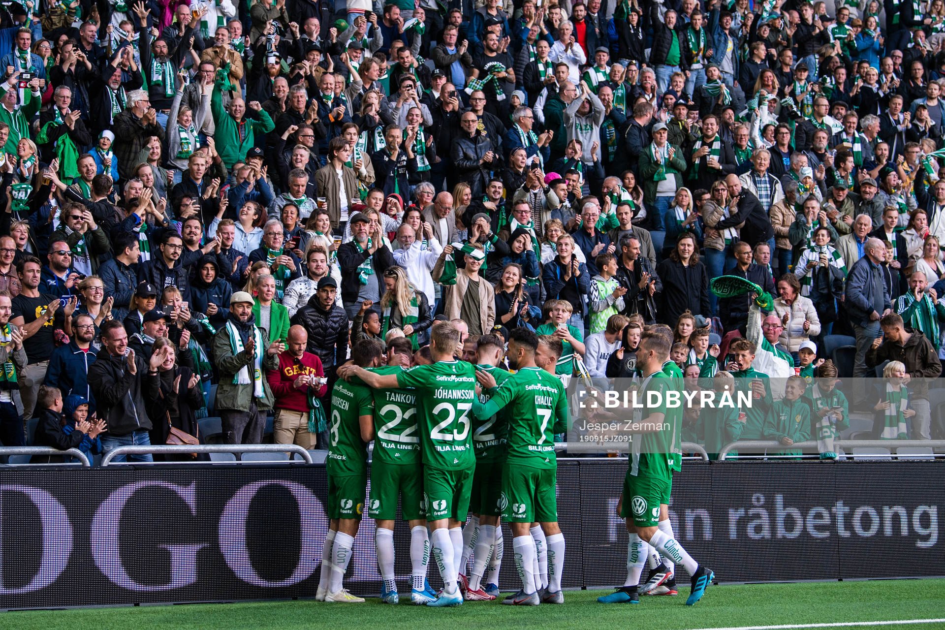 Hammarbys spelare jublar