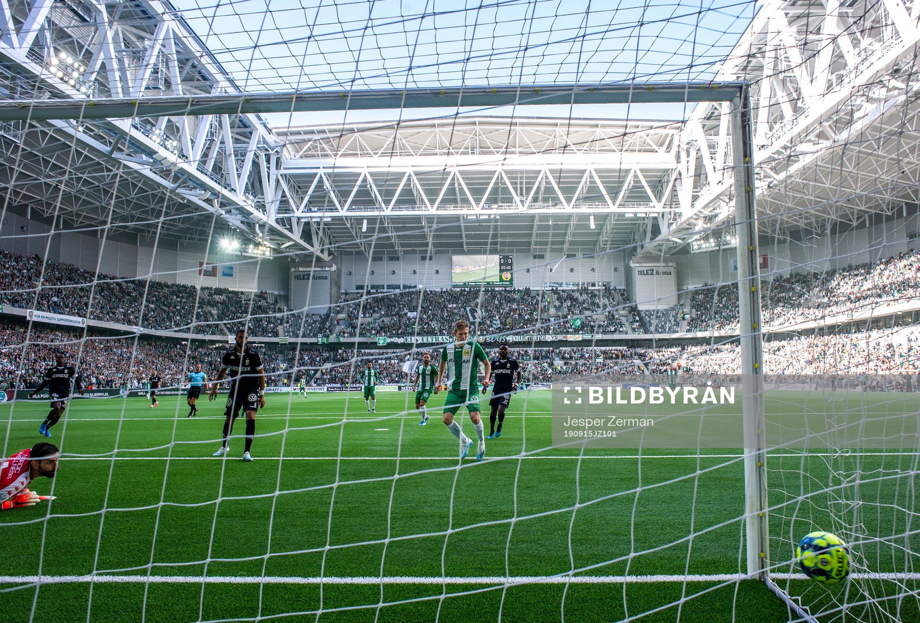Hammarbys Vladimir Rodic (ej i bild) gör 1-0 bakom IFK